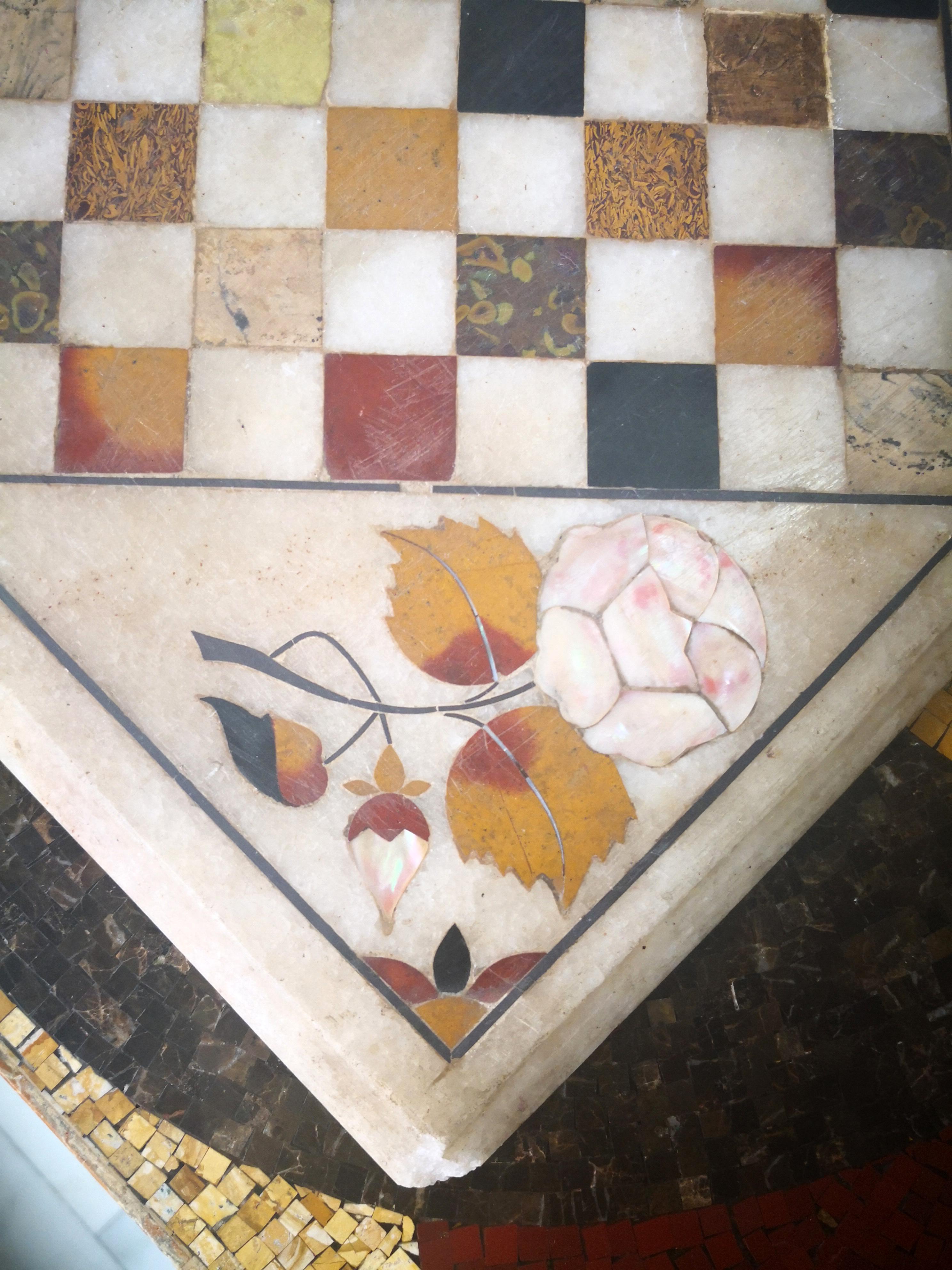 1950s Hand-Carved Marble Chess Board using Italian Pietre Dure Inlay Mosaic In Good Condition In Marbella, ES