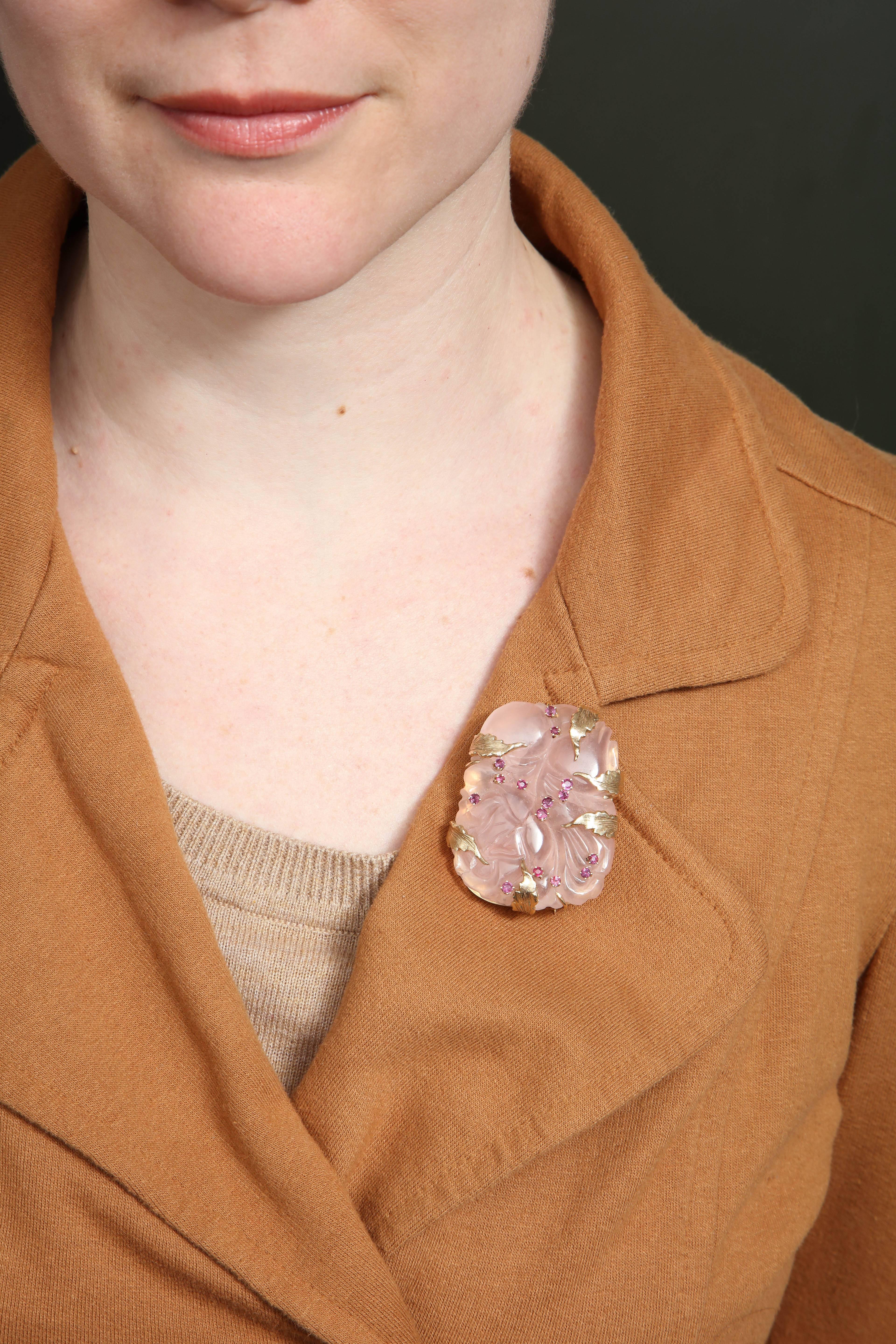 1950's Hand Carved Rose Quartz With Rubies And Gold Large Brooch For Sale 1