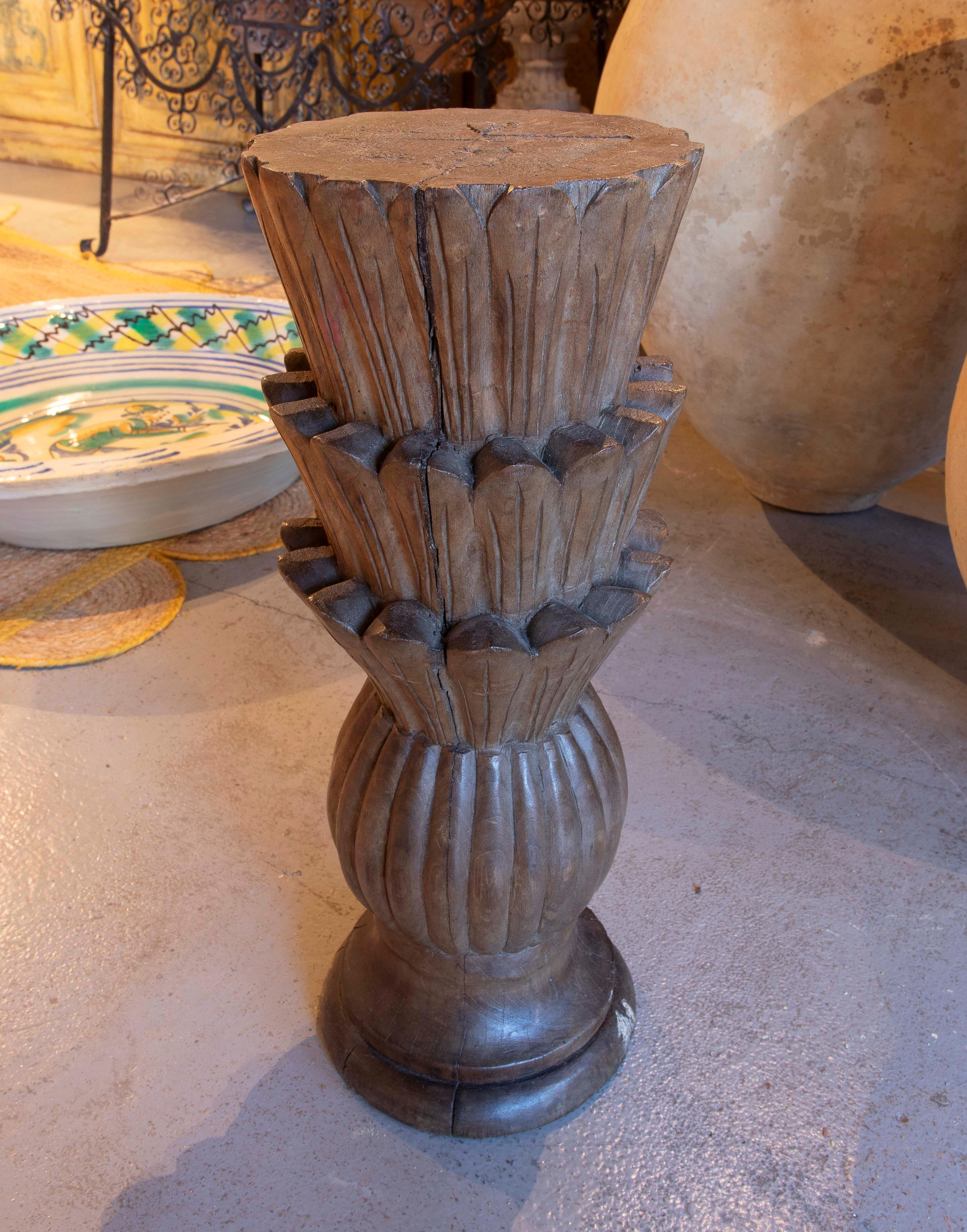Spanish 1950s Hand-Carved Solid Wood Flower-Shaped Finial  For Sale