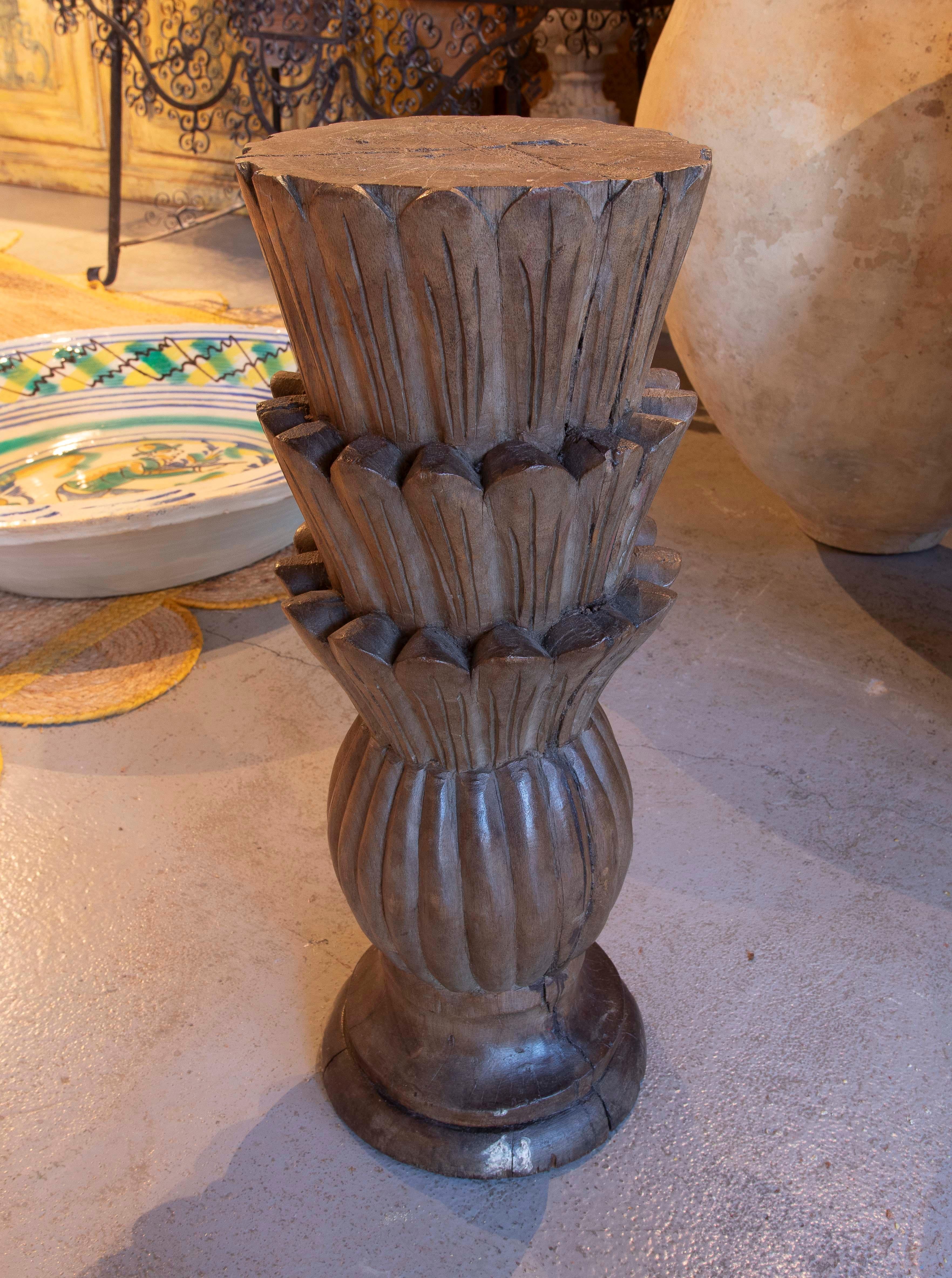 1950s Hand-Carved Solid Wood Flower-Shaped Finial  In Good Condition For Sale In Marbella, ES