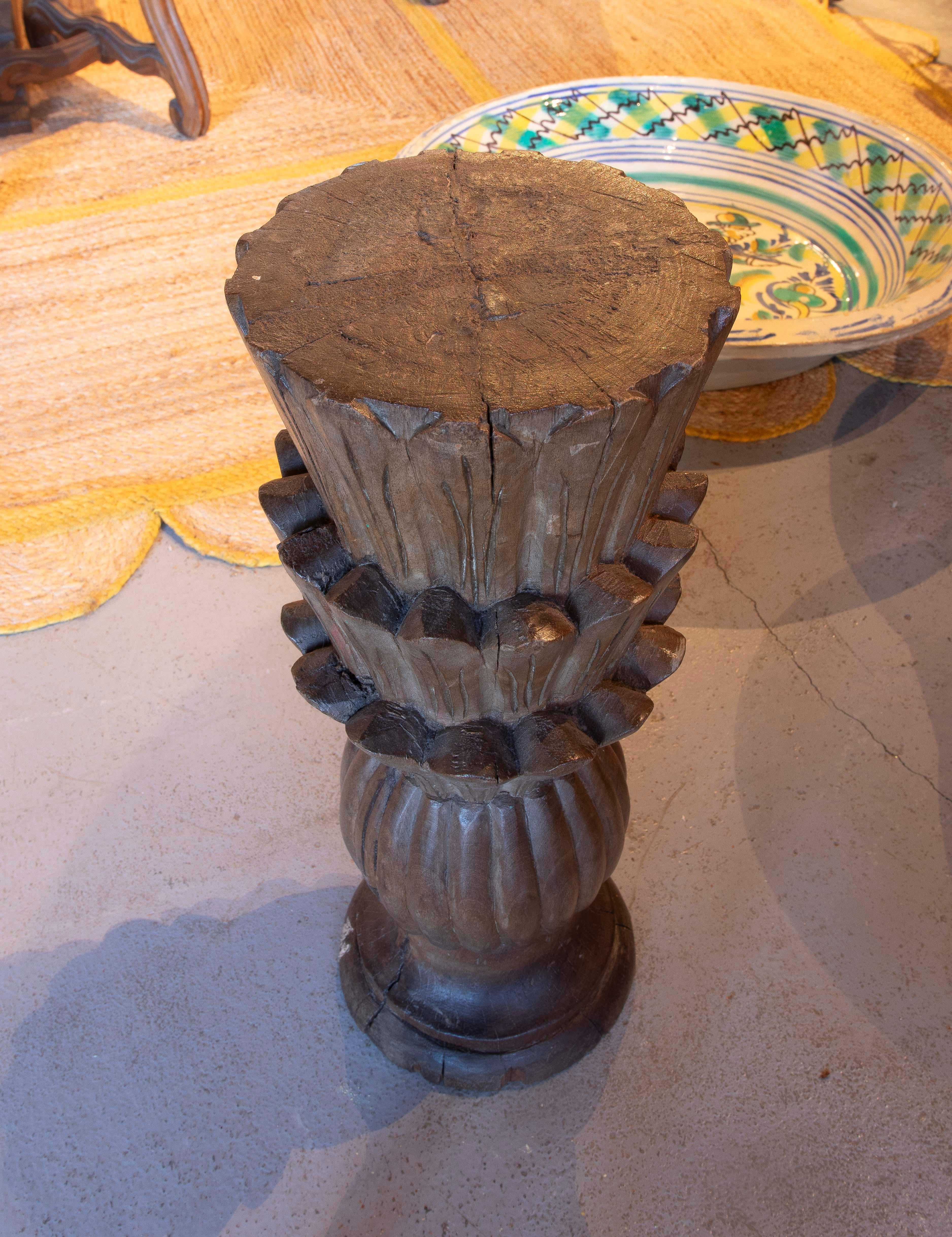 20th Century 1950s Hand-Carved Solid Wood Flower-Shaped Finial  For Sale