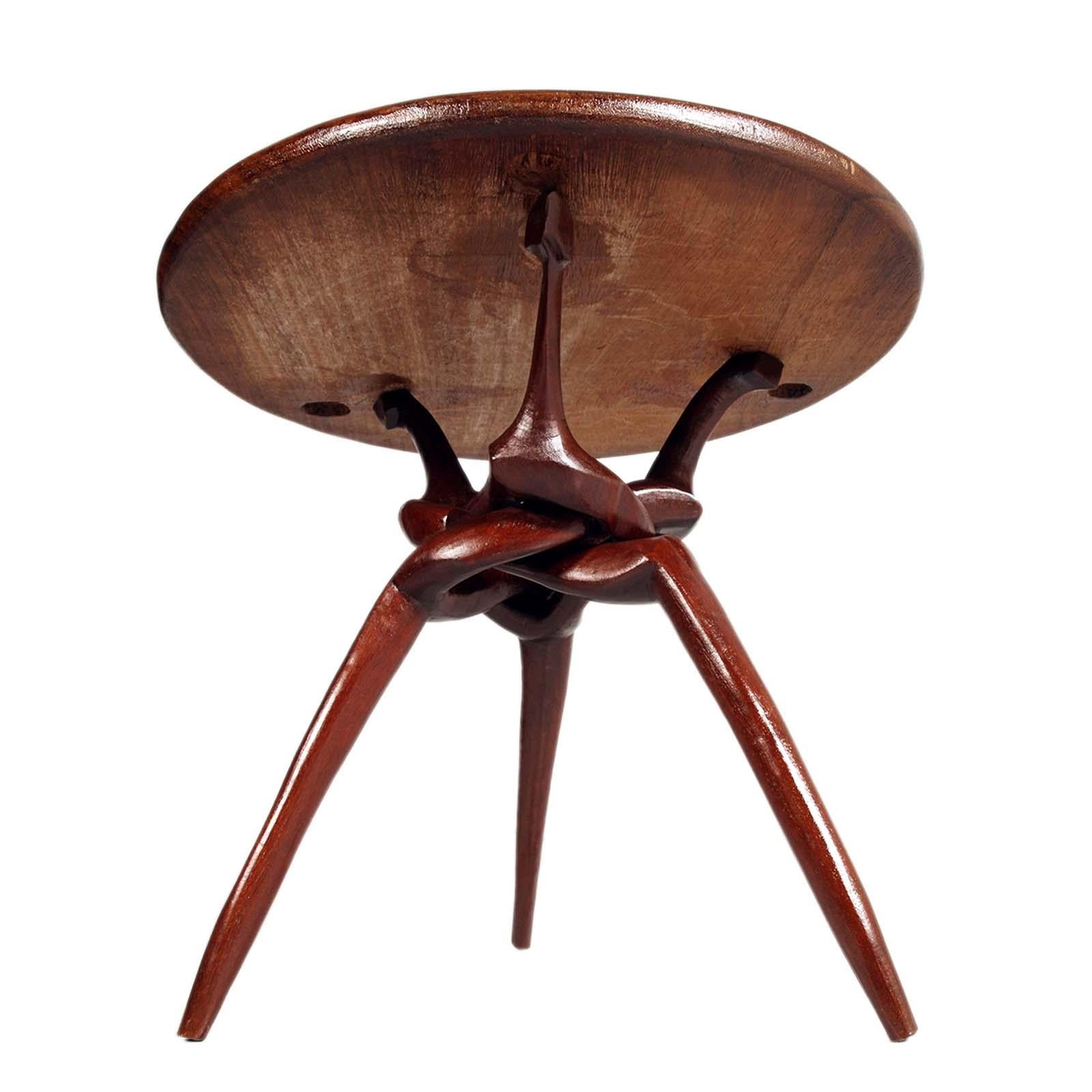 1950s Hand Crafted Tiroler Dreibeiniger Beistelltisch Couchtisch in Eiche (Arts and Crafts) im Angebot
