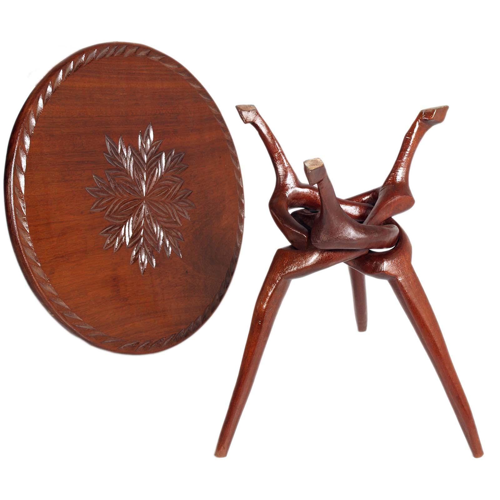 1950s Hand Crafted Tiroler Dreibeiniger Beistelltisch Couchtisch in Eiche (Handgefertigt) im Angebot