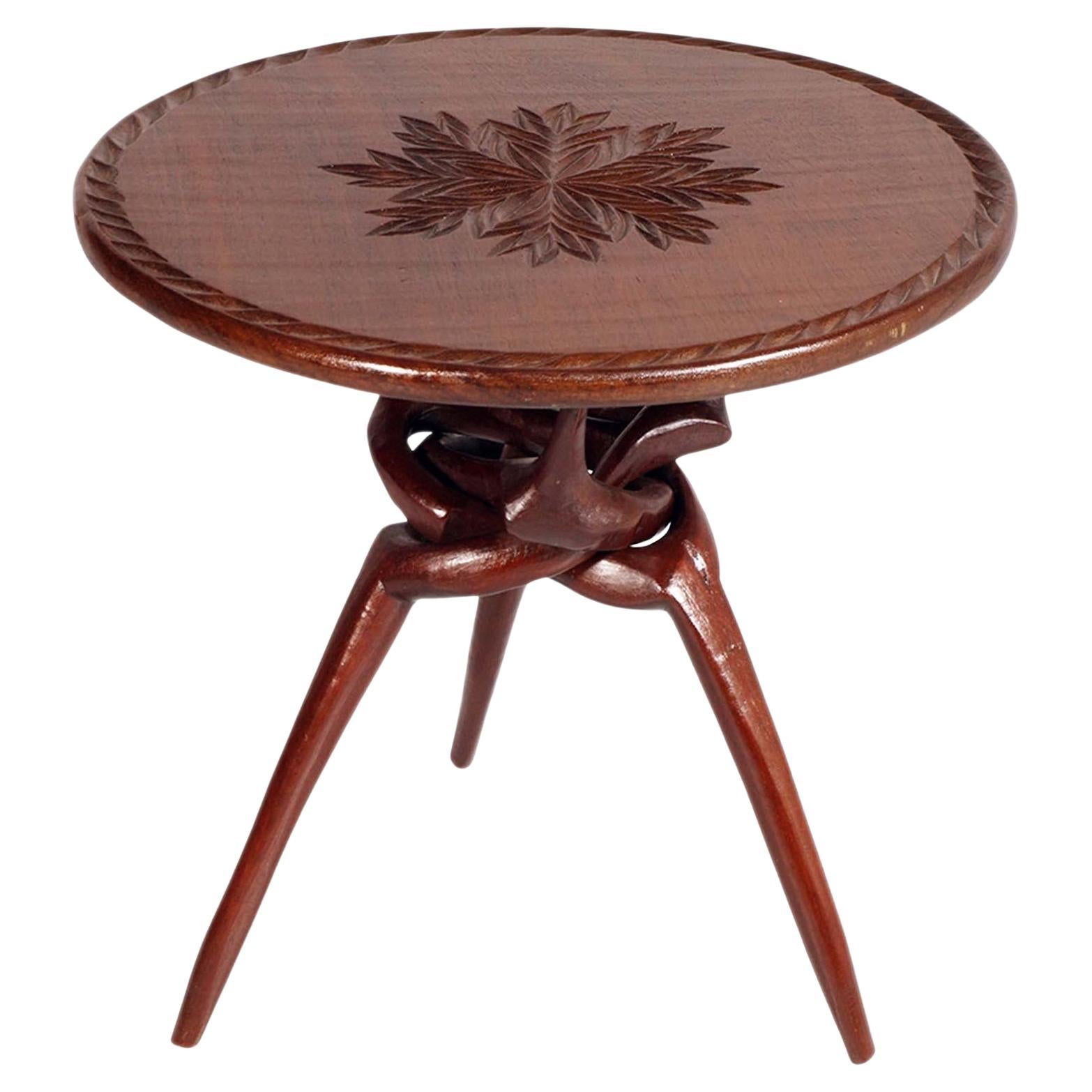 Table d'appoint à trois pieds Tirolean des années 1950, fabriquée à la main Table à café en Oak Oak 