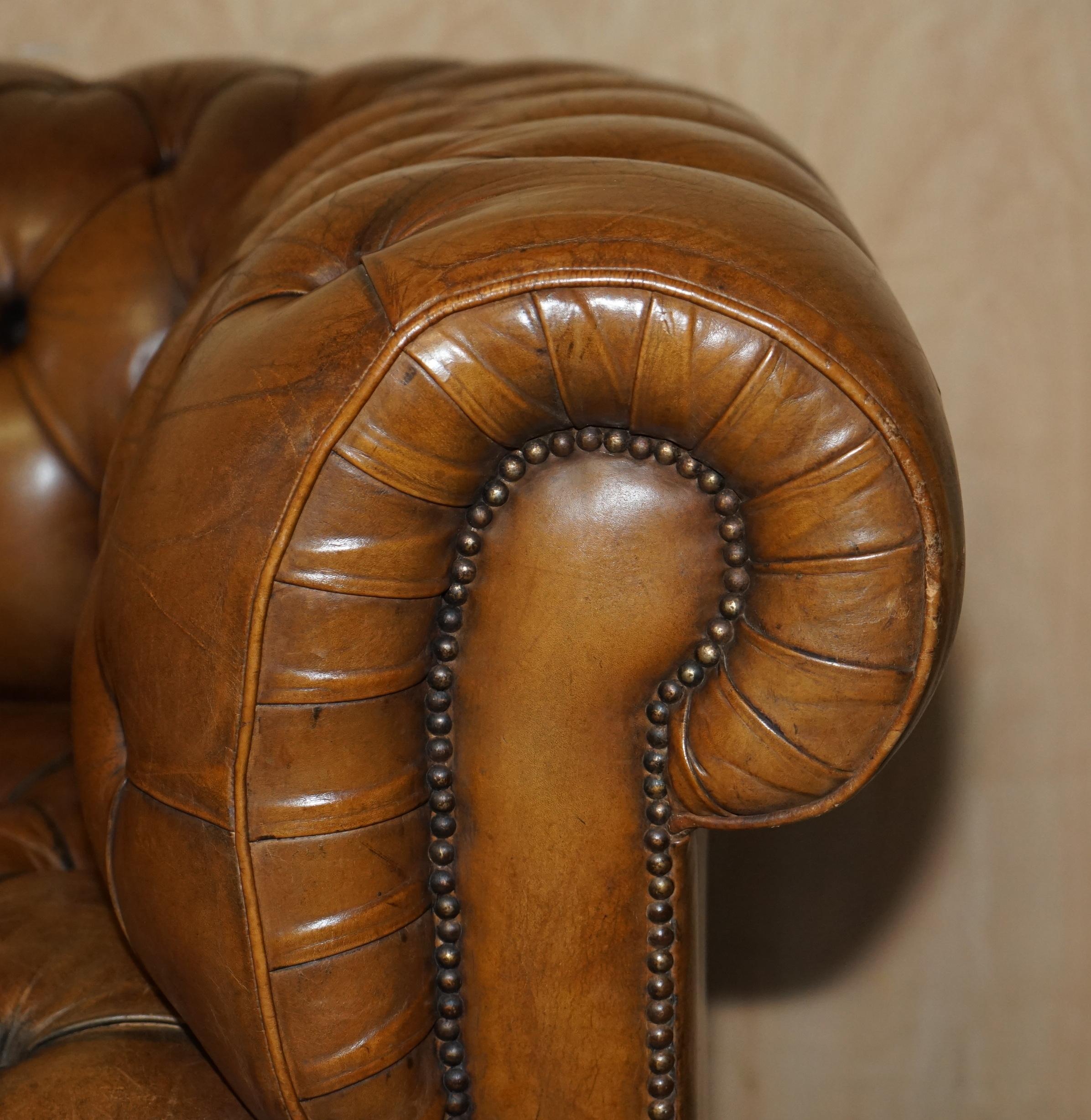 Restauriertes Chesterfield Club Sofa aus braunem Leder mit Zigarrenmuster, handgefärbt, englisch im Angebot 3