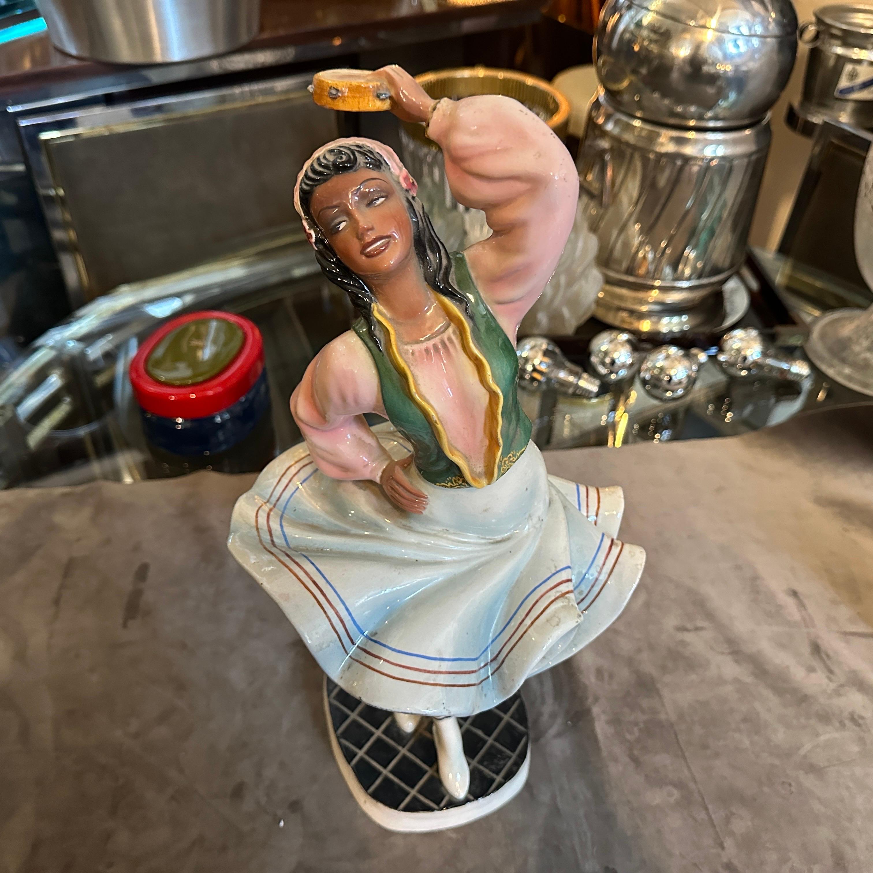 1950er Jahre Handbemalte Keramikfigur einer Tänzerin von Sandro Vacchetti (Italienisch) im Angebot