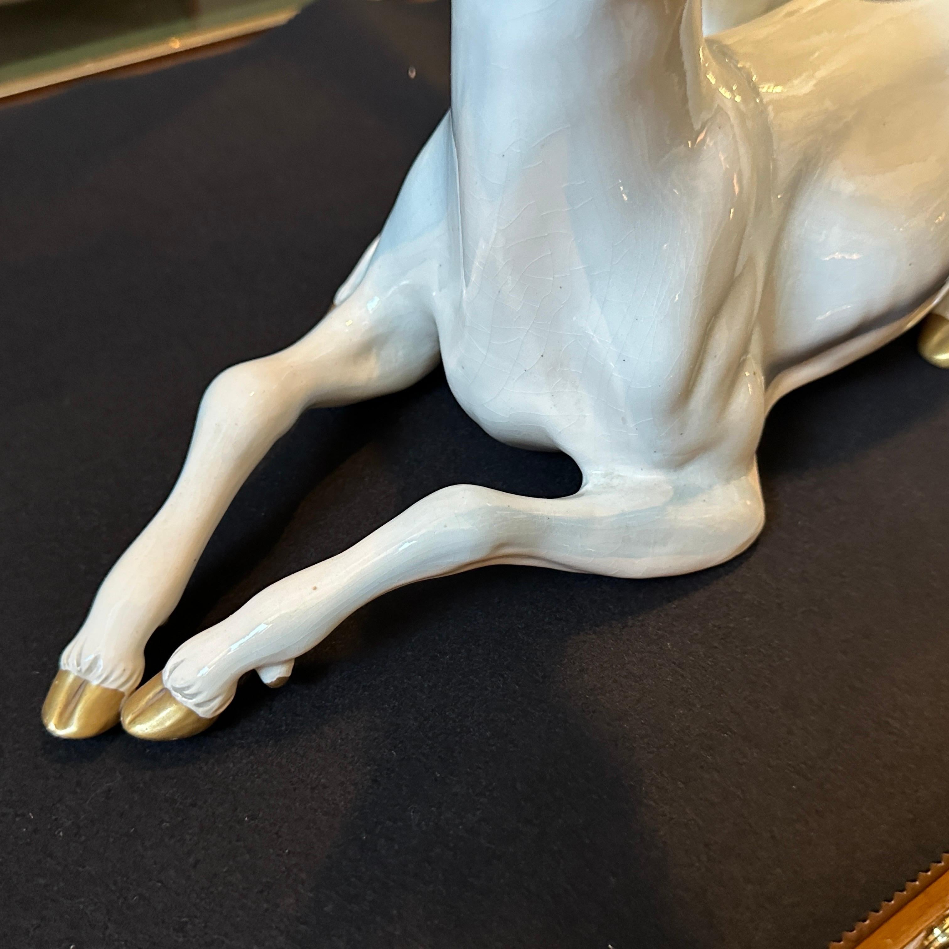 Figure de deux antilopes assises en céramique peinte à la main par Ronzan dans les années 1950 en vente 3