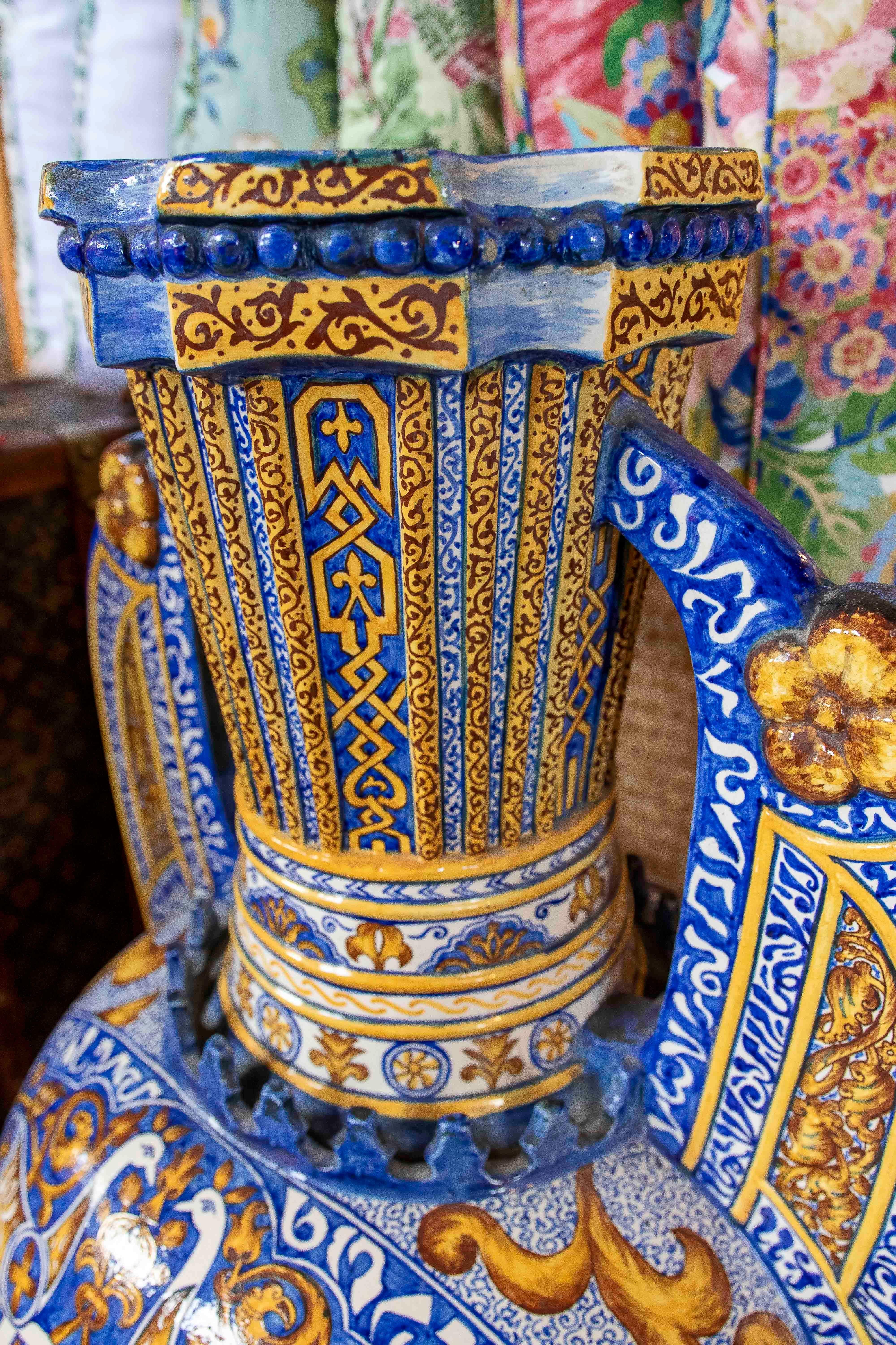 1950s Large Spanish Amphora Ceramics peint à la main, céramique émaillée avec pied en fer en vente 10