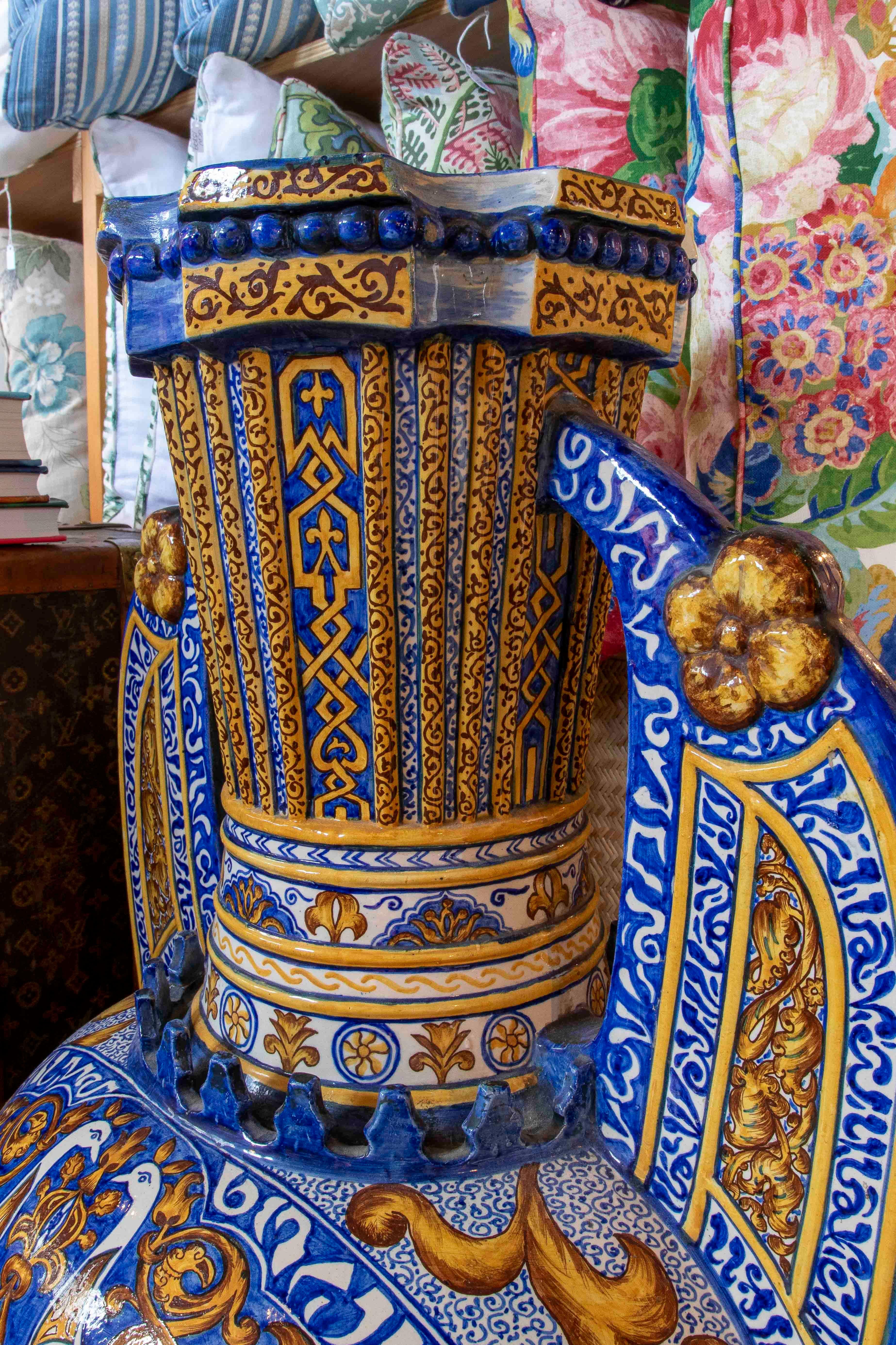 Vernissé 1950s Large Spanish Amphora Ceramics peint à la main, céramique émaillée avec pied en fer en vente