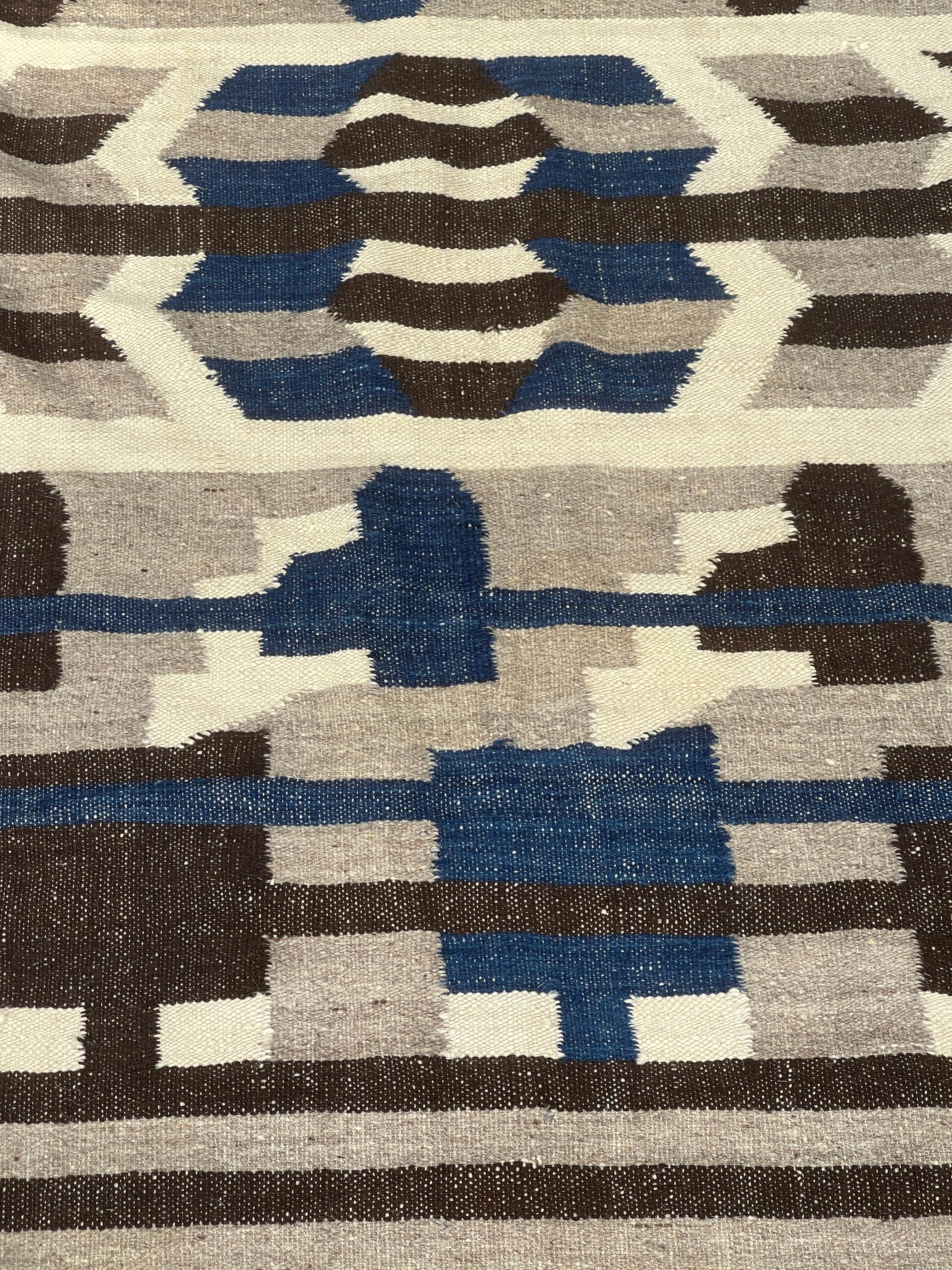 Manta guatemalteca de lana natural con diseño geométrico tejida a mano en los años 50 Tribal en venta