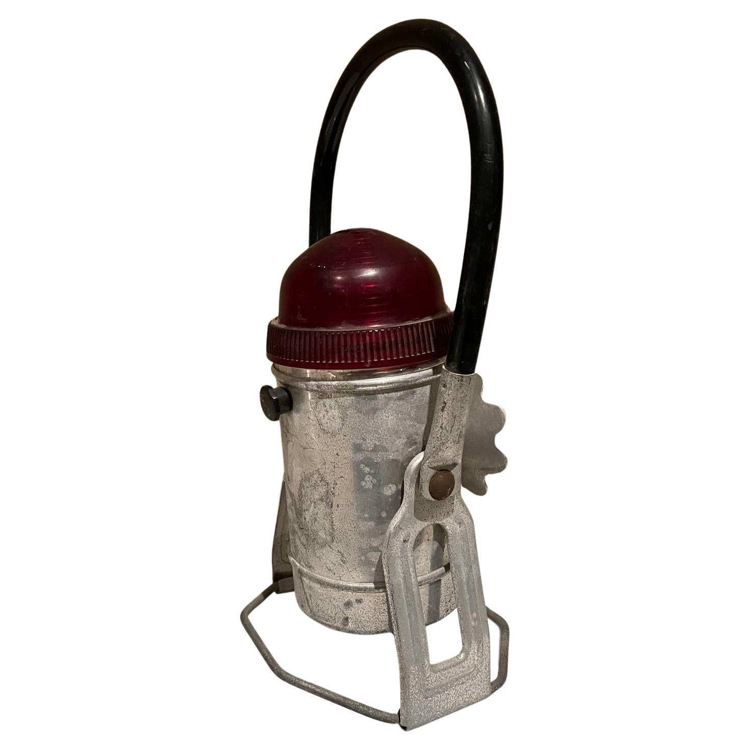 Railroad Light
1950s Handilite Co Sturgeon Bay Wisconsin Railroad portable red aluminum camp lantern lamp vintage
Hanging Light Hand Carry
Measures: 12 tall x 6.5 width x 5.5 depth
Preowned vintage unrestored condition. Minor losses present.