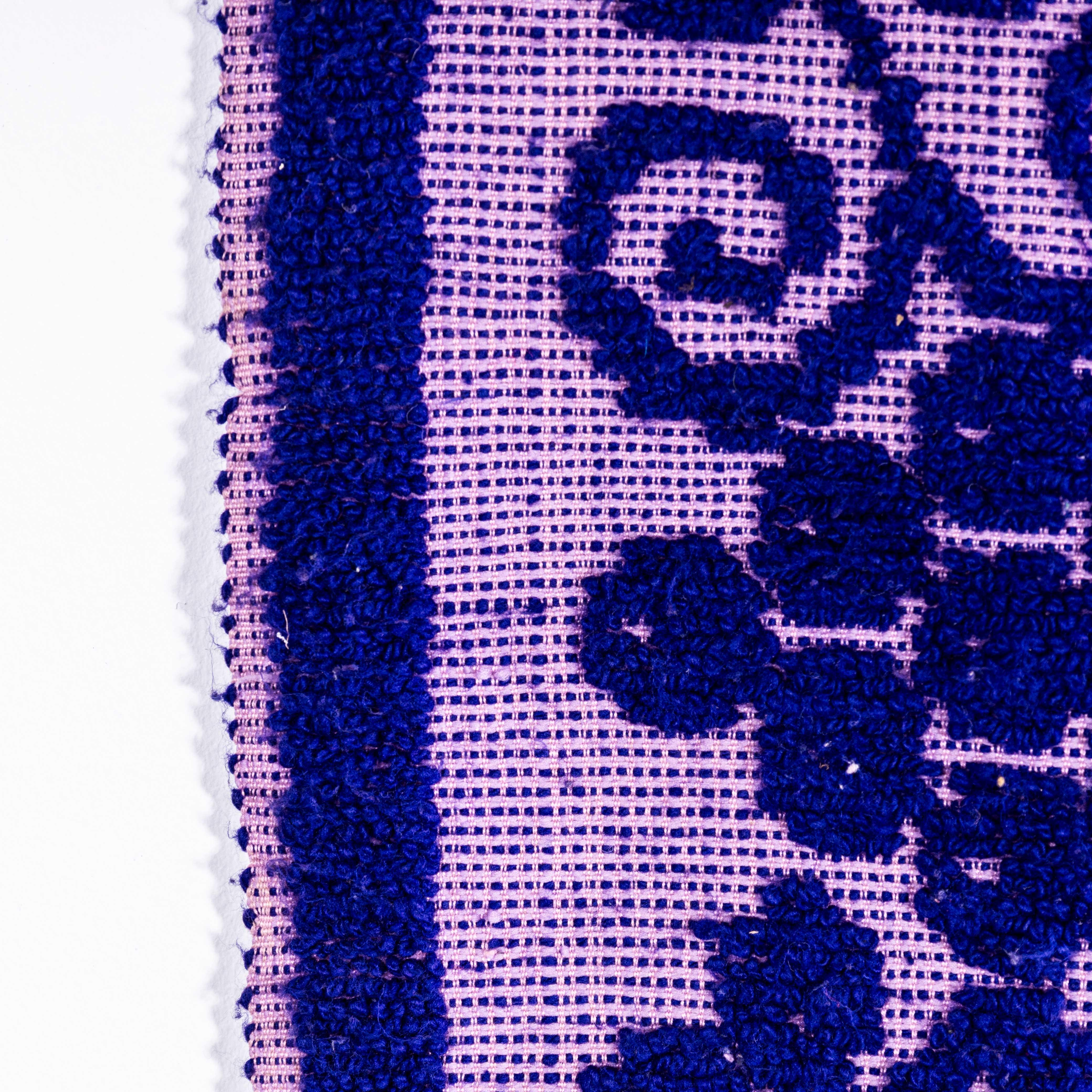 Colcha de lana folclórica húngara azul y morada de los años 50 hecha a mano en Bueno estado para la venta en Hook, Hampshire