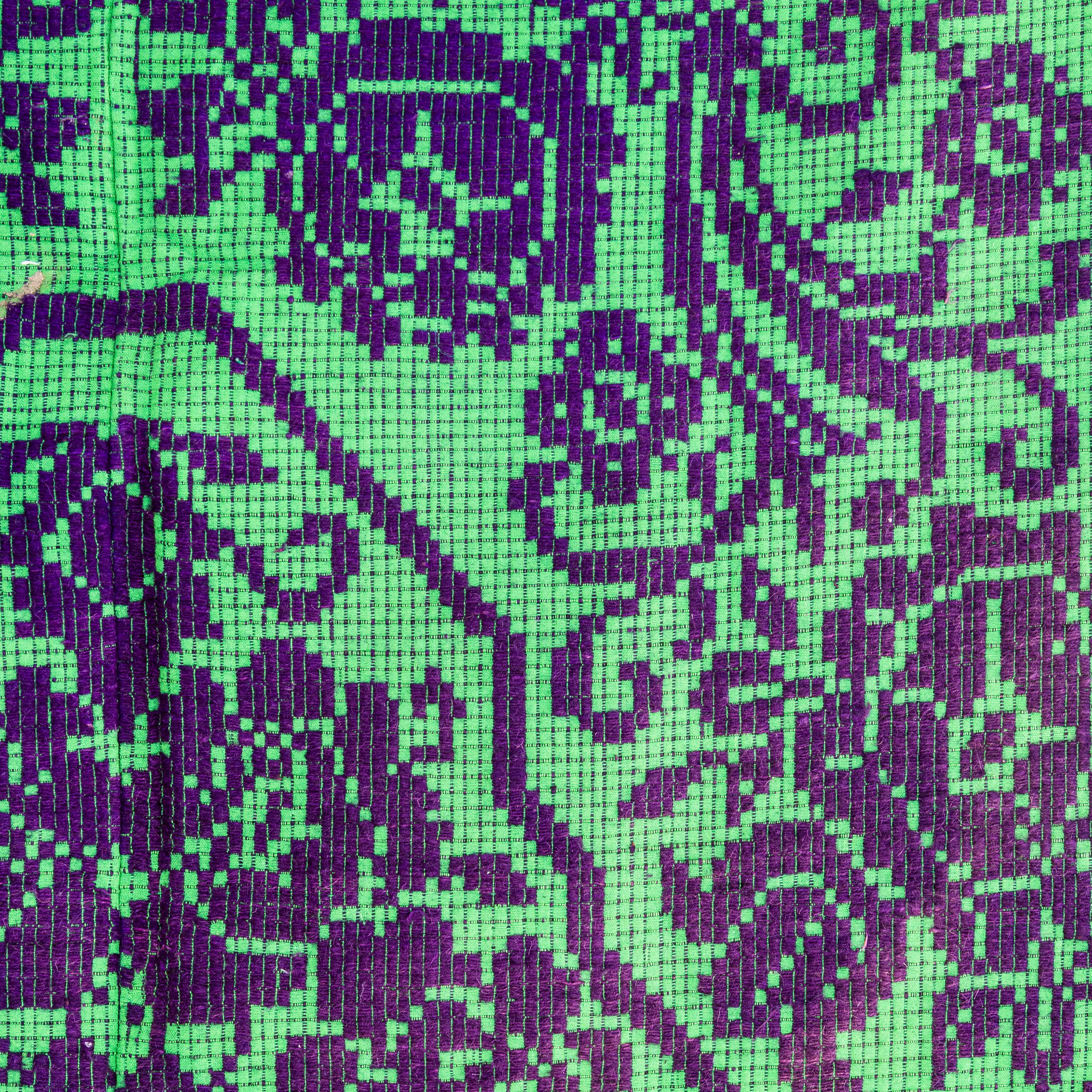 Colcha de lana húngara verde y morada de los años 50 hecha a mano Húngaro en venta