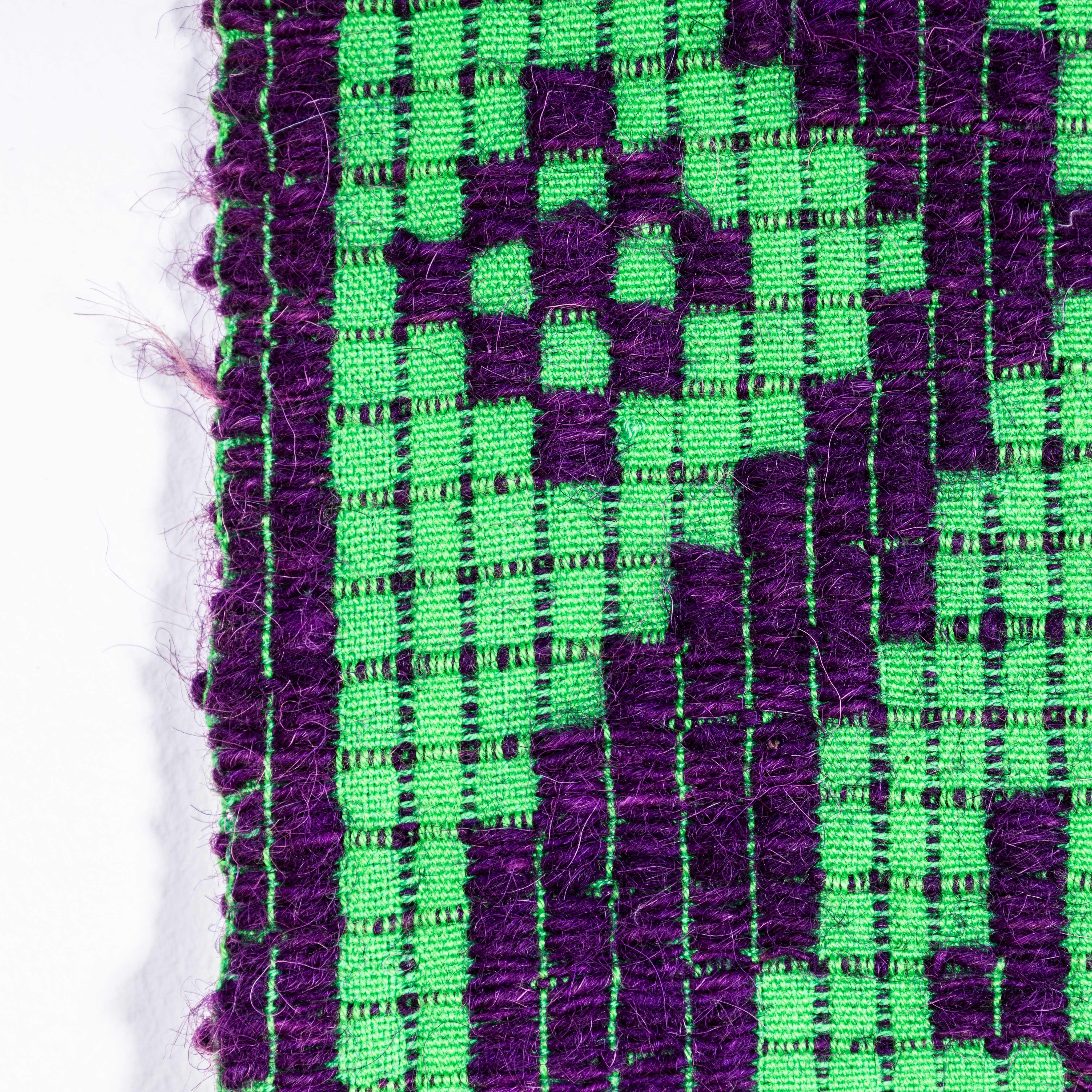 Colcha de lana húngara verde y morada de los años 50 hecha a mano en Bueno estado para la venta en Hook, Hampshire