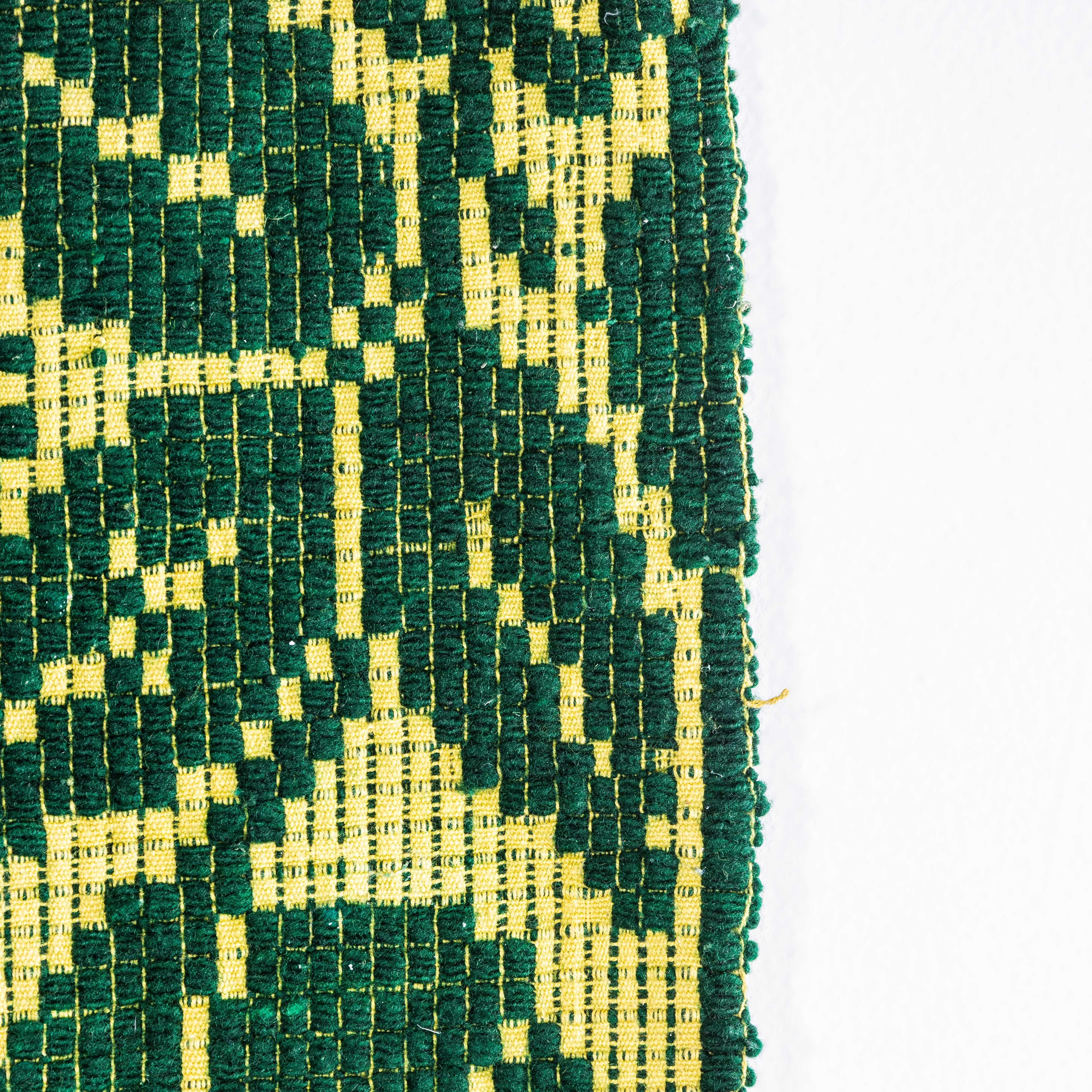 Colcha de lana húngara verde y amarilla de los años 50 hecha a mano en Bueno estado para la venta en Hook, Hampshire
