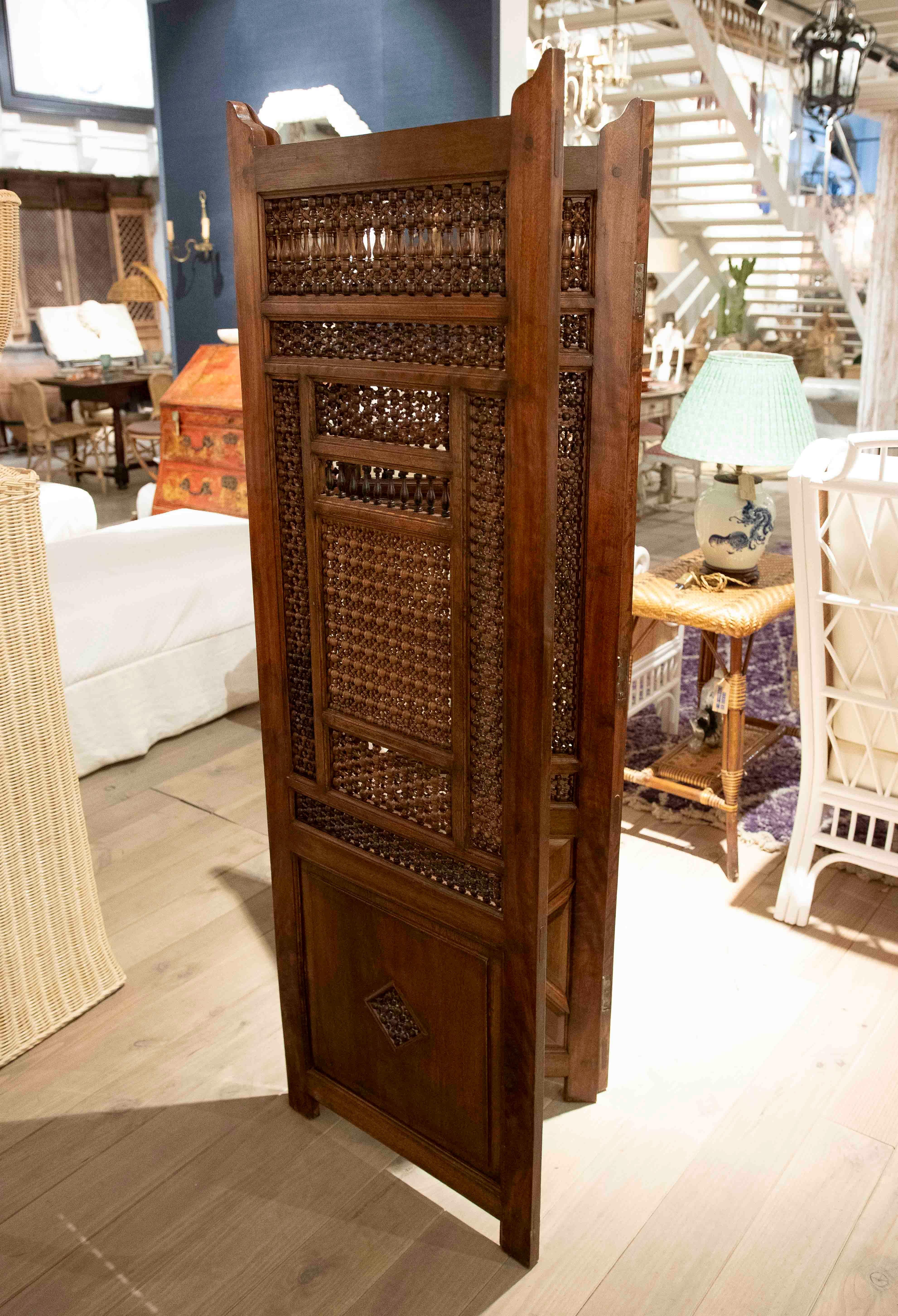 Paravento in legno intagliato a reticolo Sirio, fatto a mano, anni '50 in vendita 5