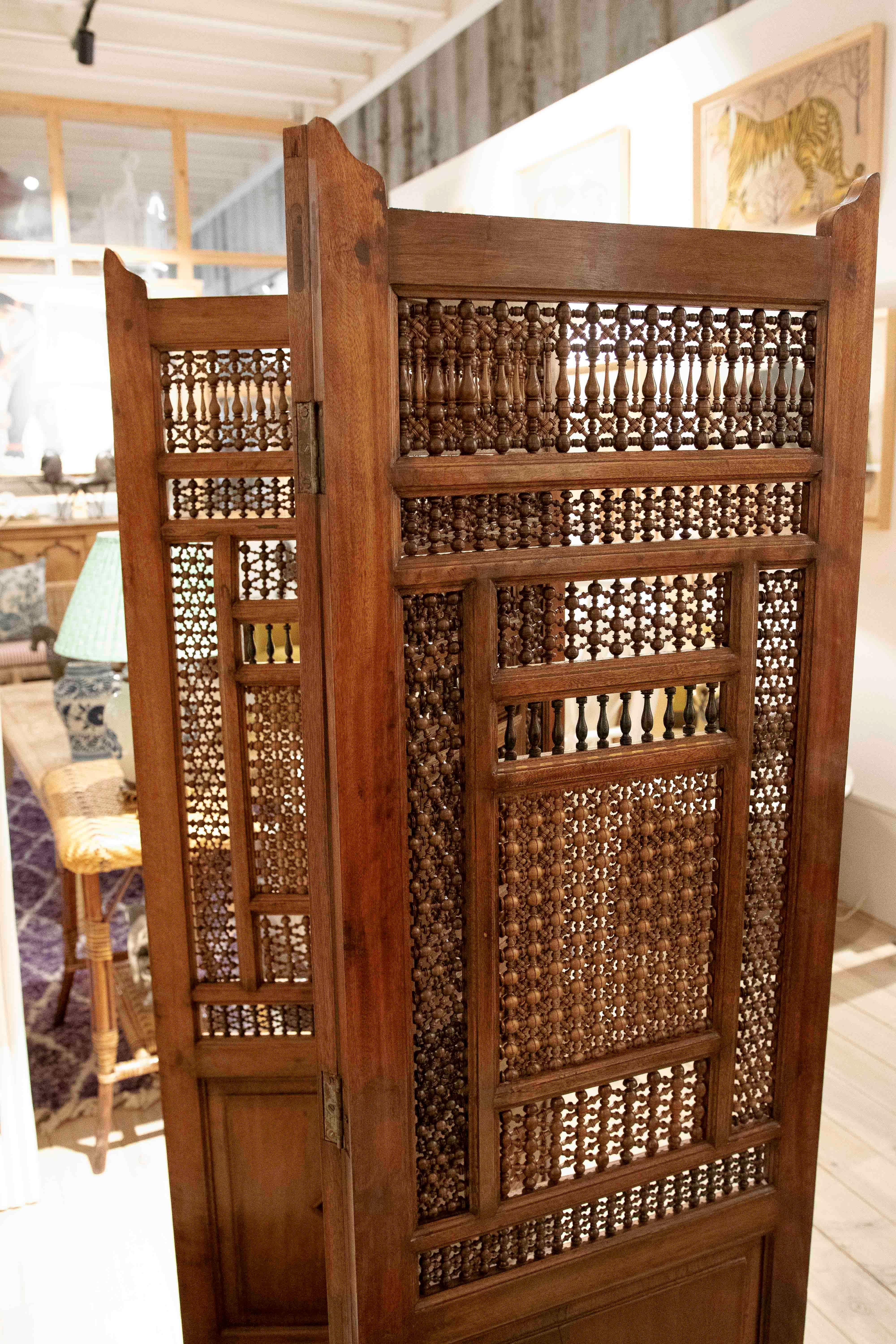Paravento in legno intagliato a reticolo Sirio, fatto a mano, anni '50 in vendita 8