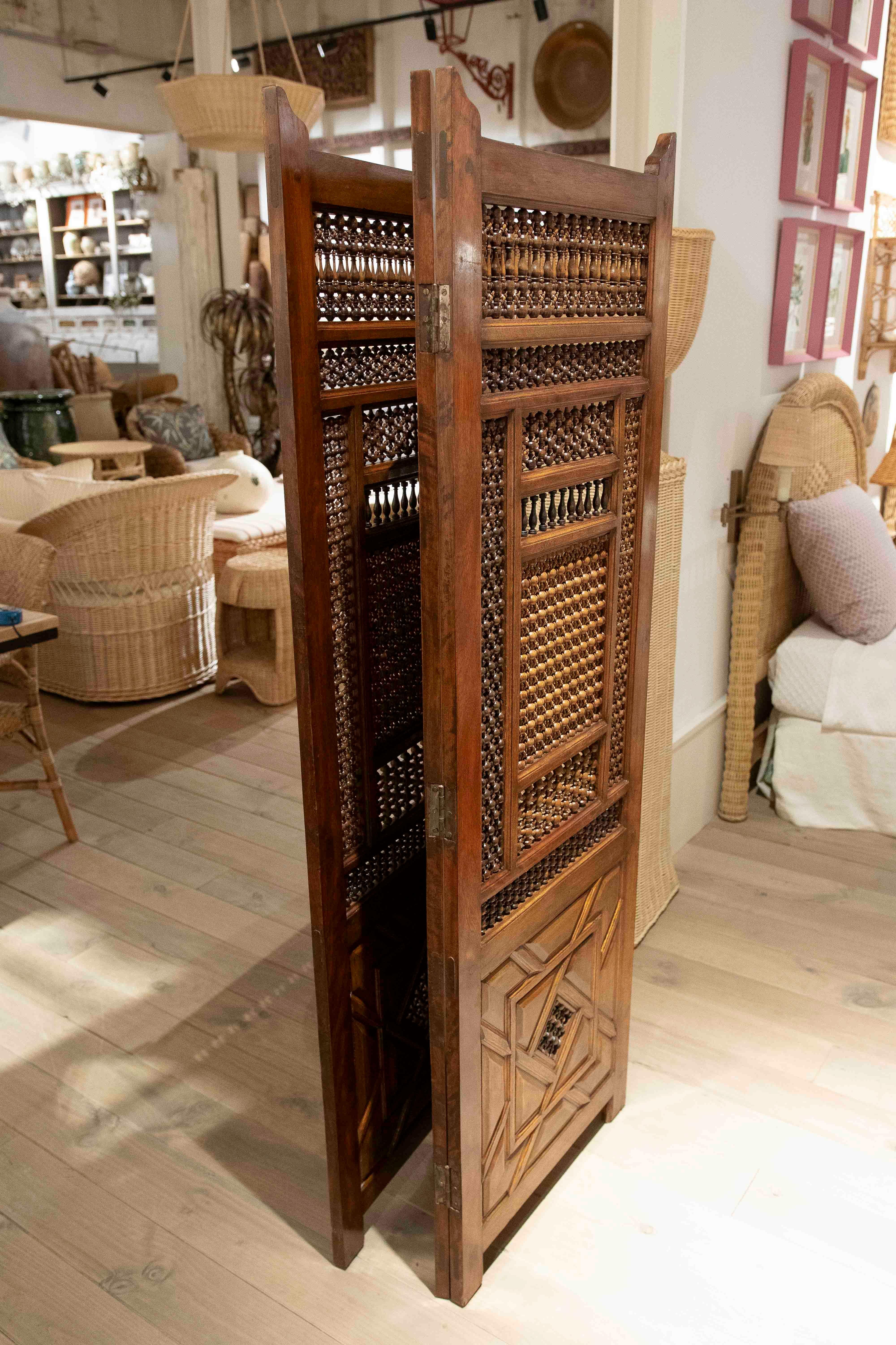Paravento in legno intagliato a reticolo Sirio, fatto a mano, anni '50 in vendita 12