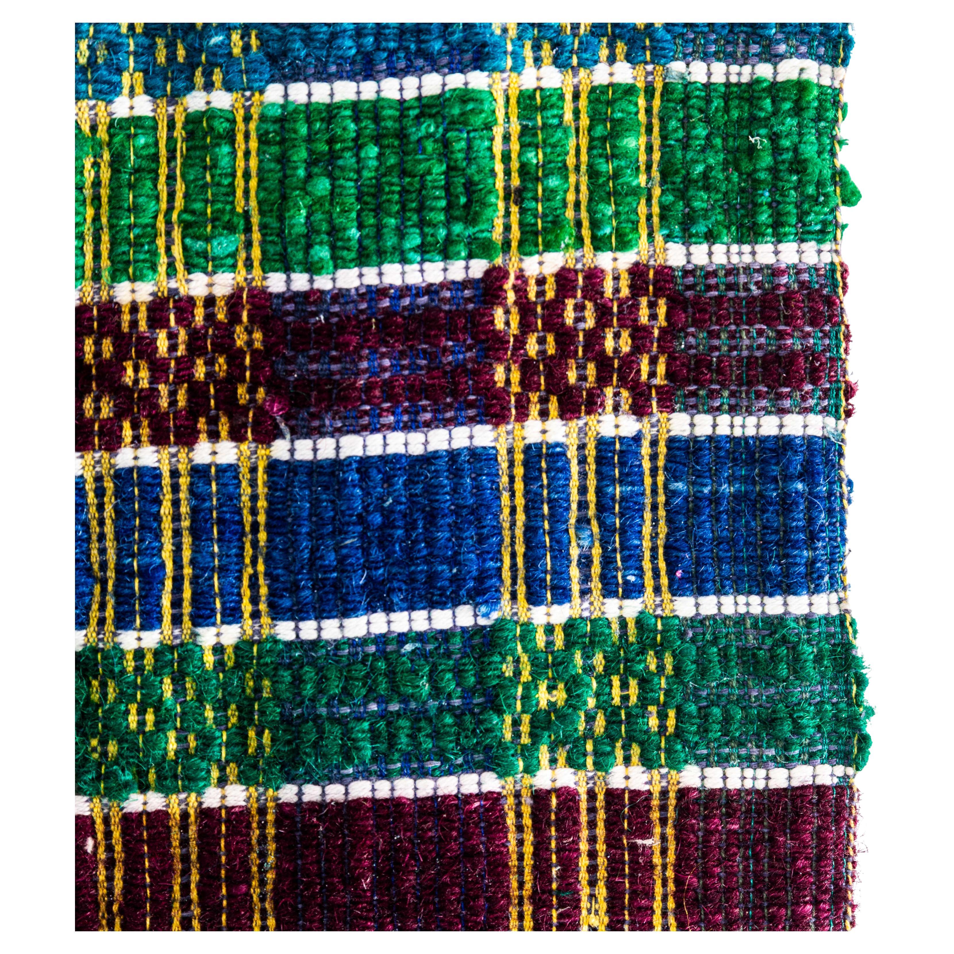Couvre-lit en laine folklorique hongroise multicolore fait à la main dans les années 1950. 

Nous les collectionnons depuis un certain temps, ils sont difficiles à trouver et très beaux. Nous disposons d'un certain nombre de couvertures aux motifs