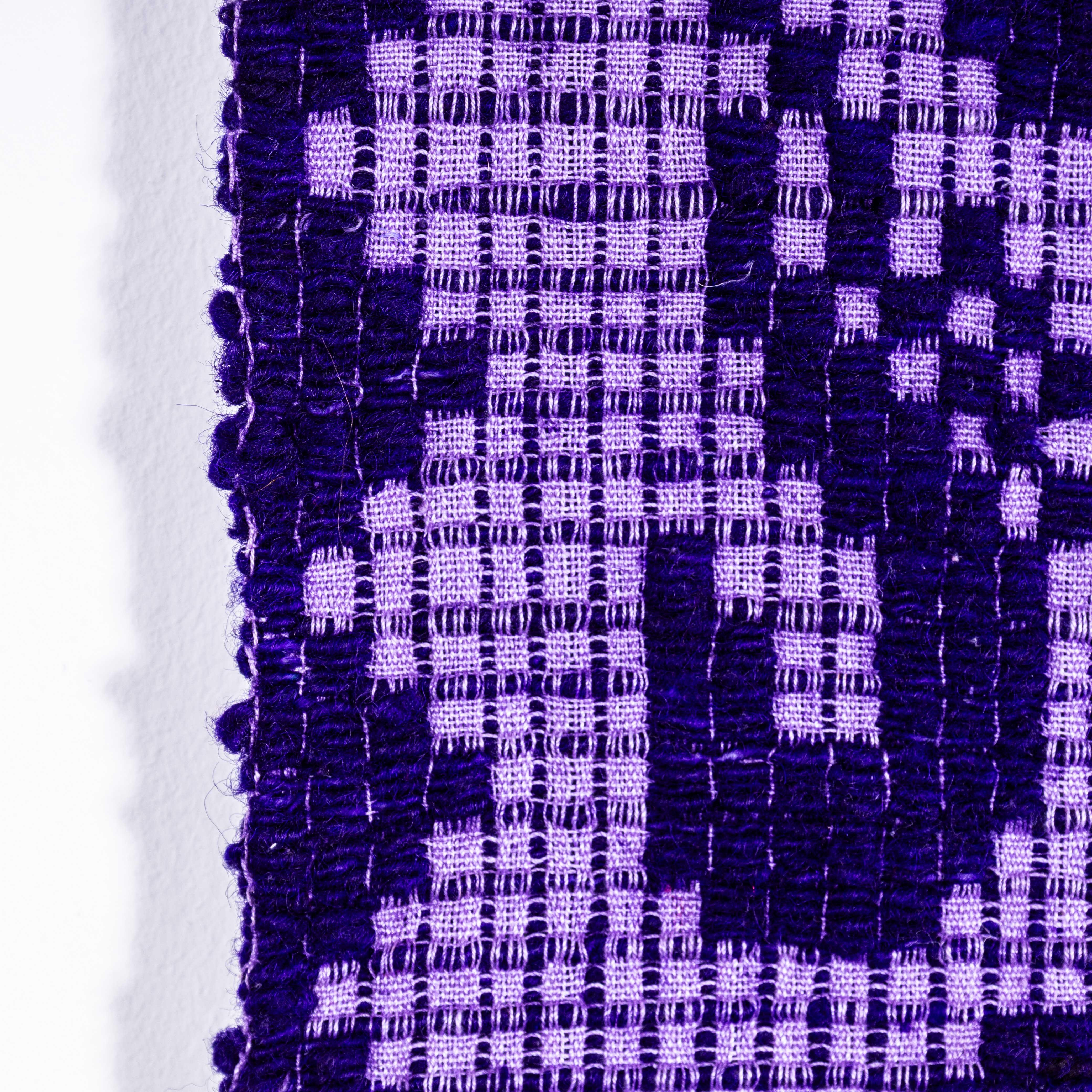 1950's Handmade Purple & Blue Floral Folk Ungarische Wolle Tagesdecke im Zustand „Gut“ im Angebot in Hook, Hampshire