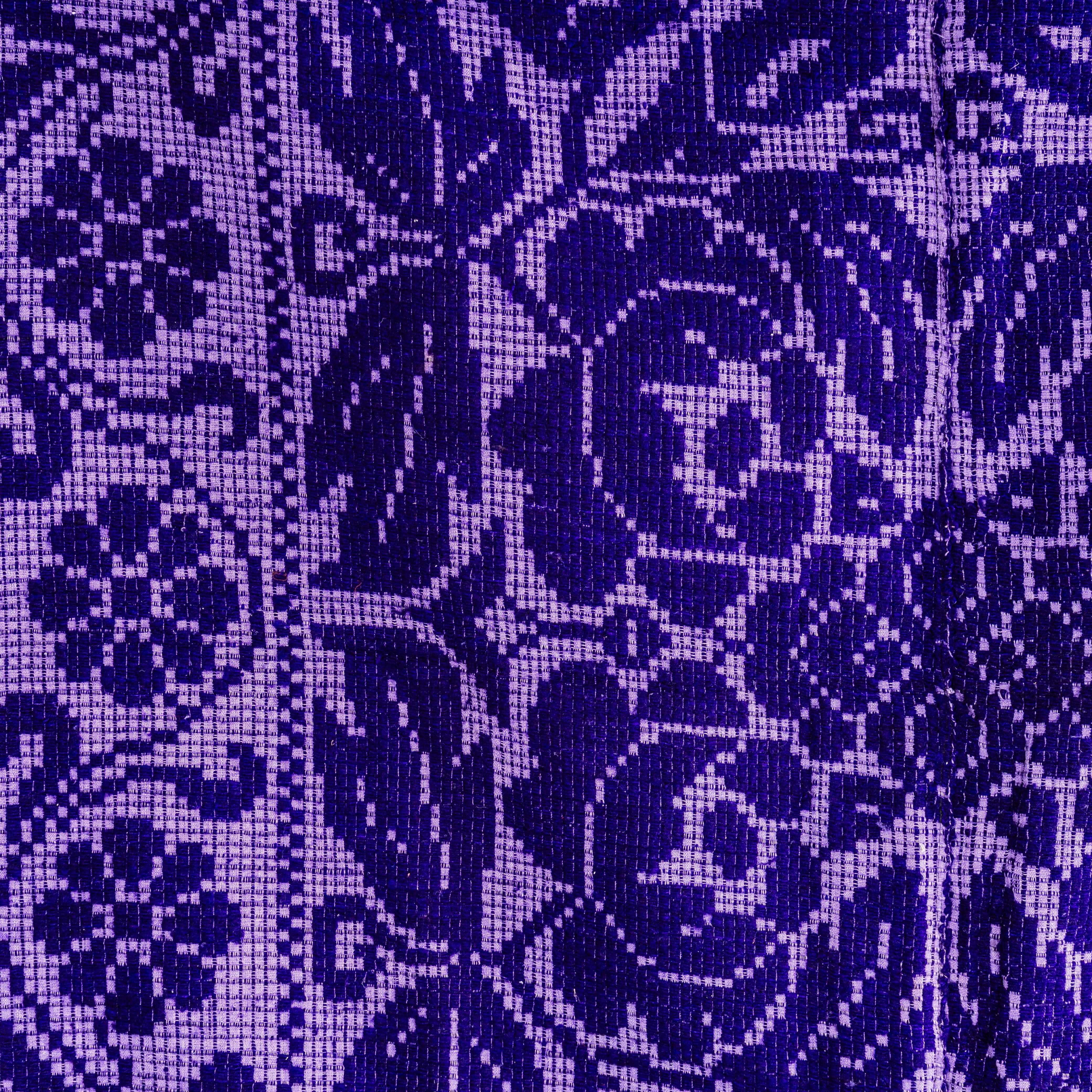 1950's Handmade Purple & Blue Floral Folk Ungarische Wolle Tagesdecke (Mitte des 20. Jahrhunderts) im Angebot