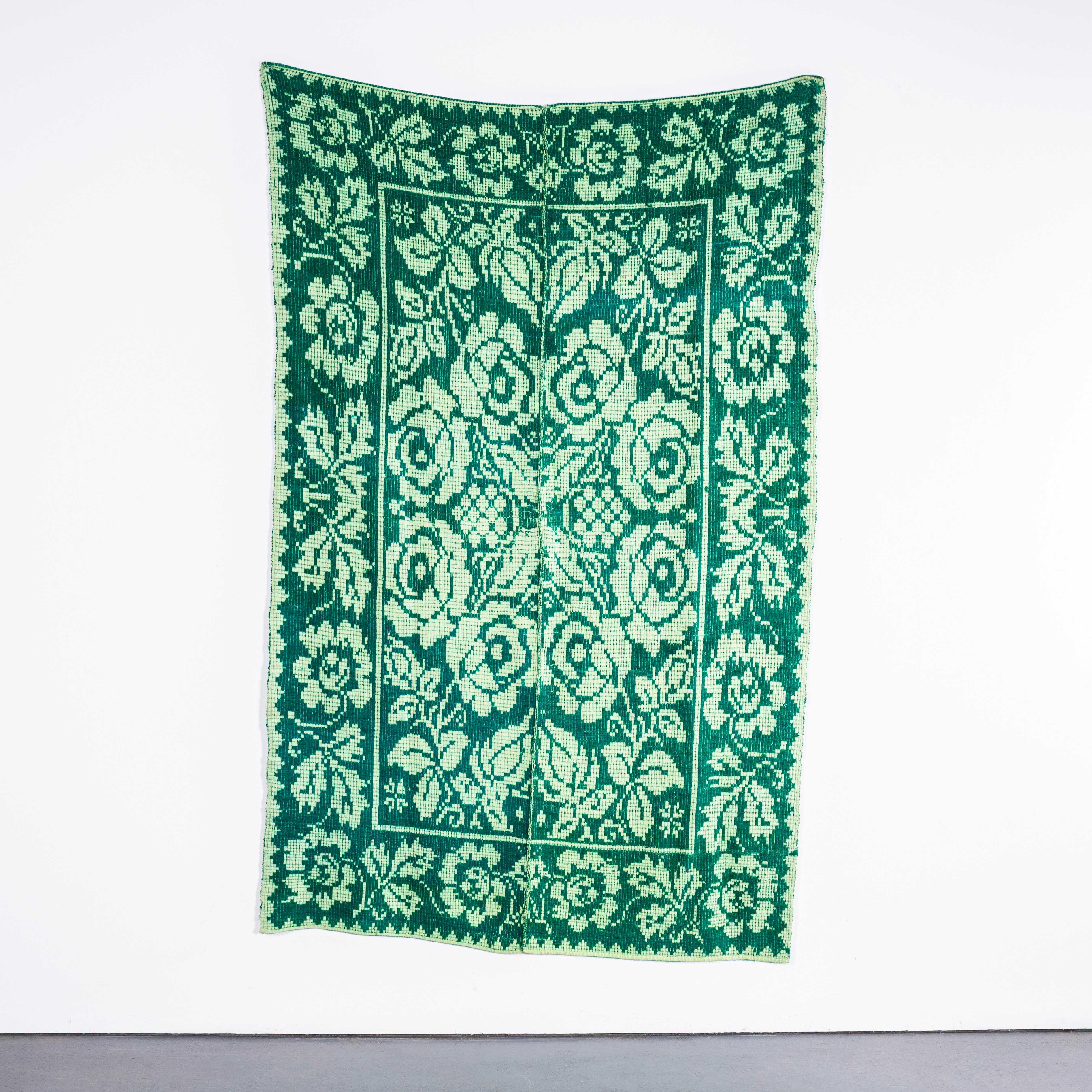 Colcha de lana húngara de los años 50 hecha a mano en dos tonos de verde folclórico mediados del siglo XX en venta