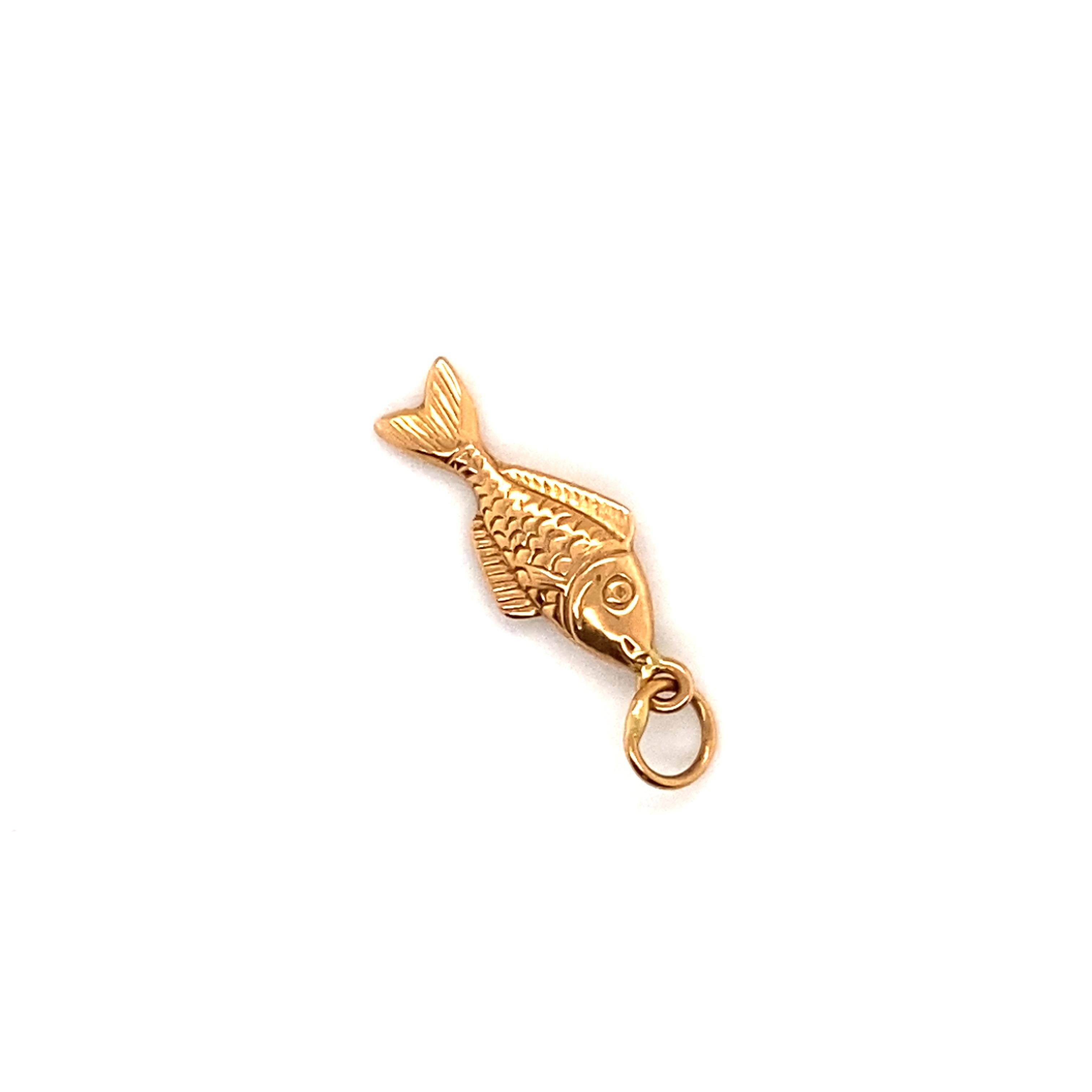 1950s Hanging Fish Angler Charm set in 14 Karat Yellow Gold In Excellent Condition For Sale In Atlanta, GA
