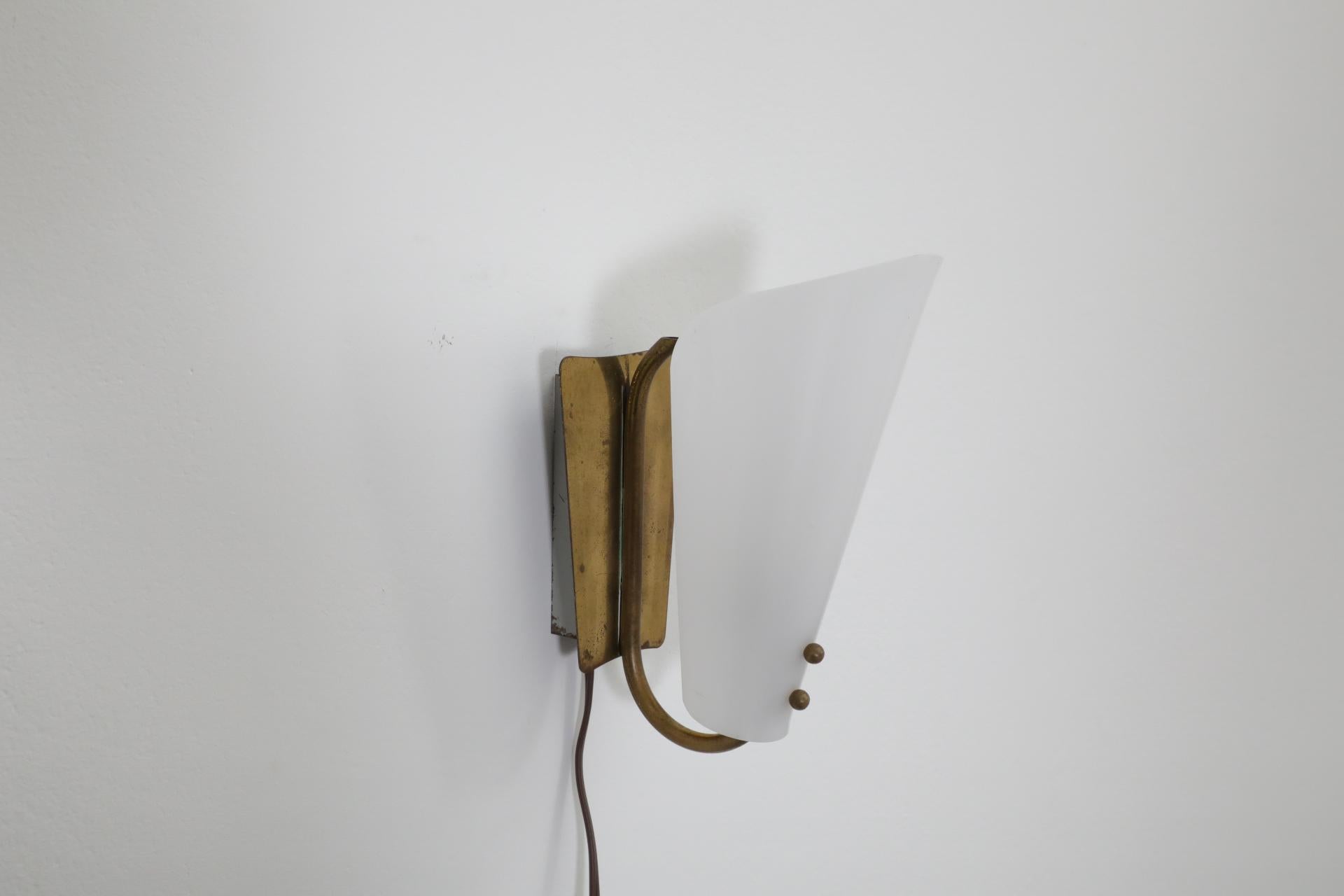 1950s Hanns Hoffmann-Lederer Style Plexi Wall Sconce with Brass Base and Accents 7