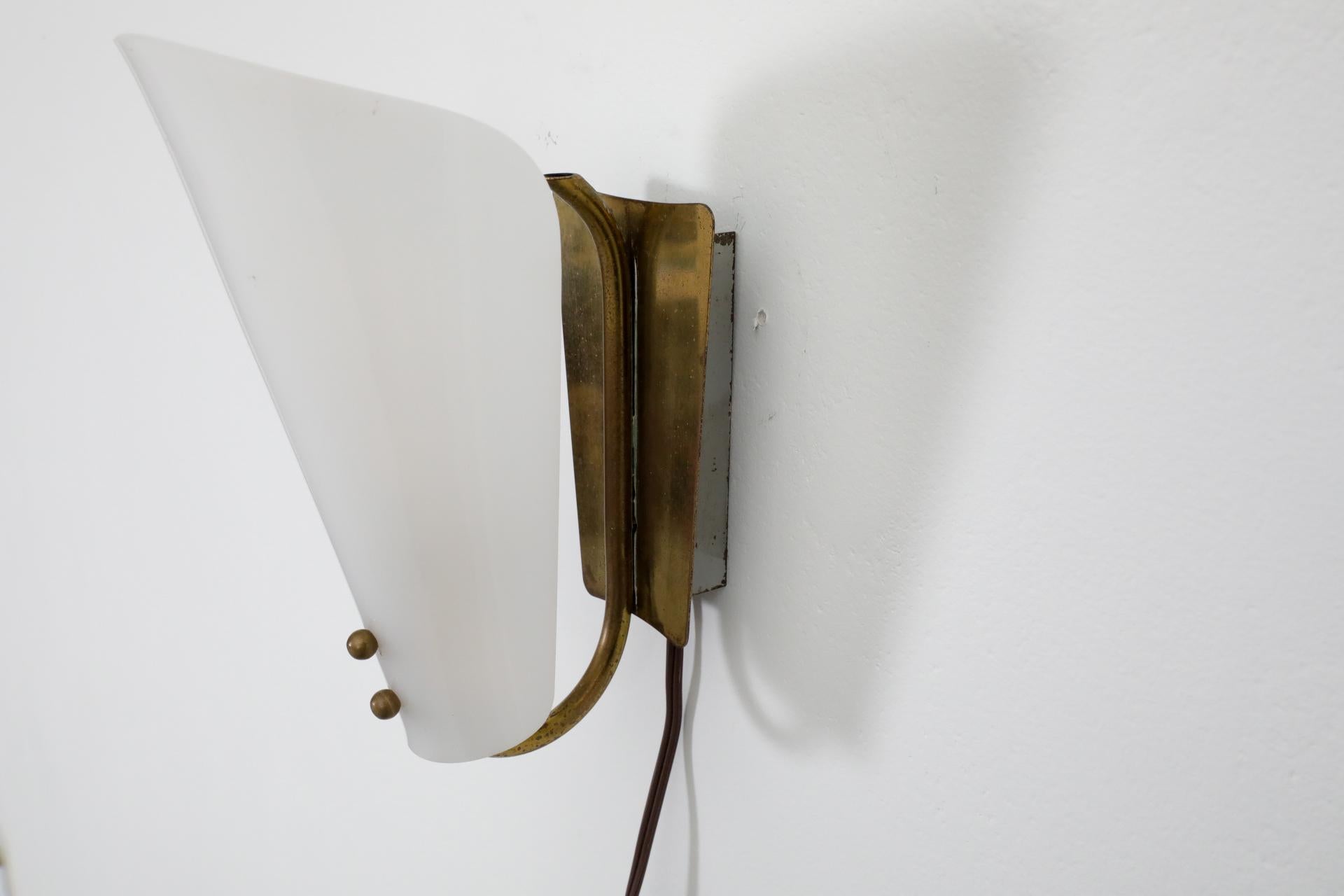 1950s Hanns Hoffmann-Lederer Style Plexi Wall Sconce with Brass Base and Accents 2