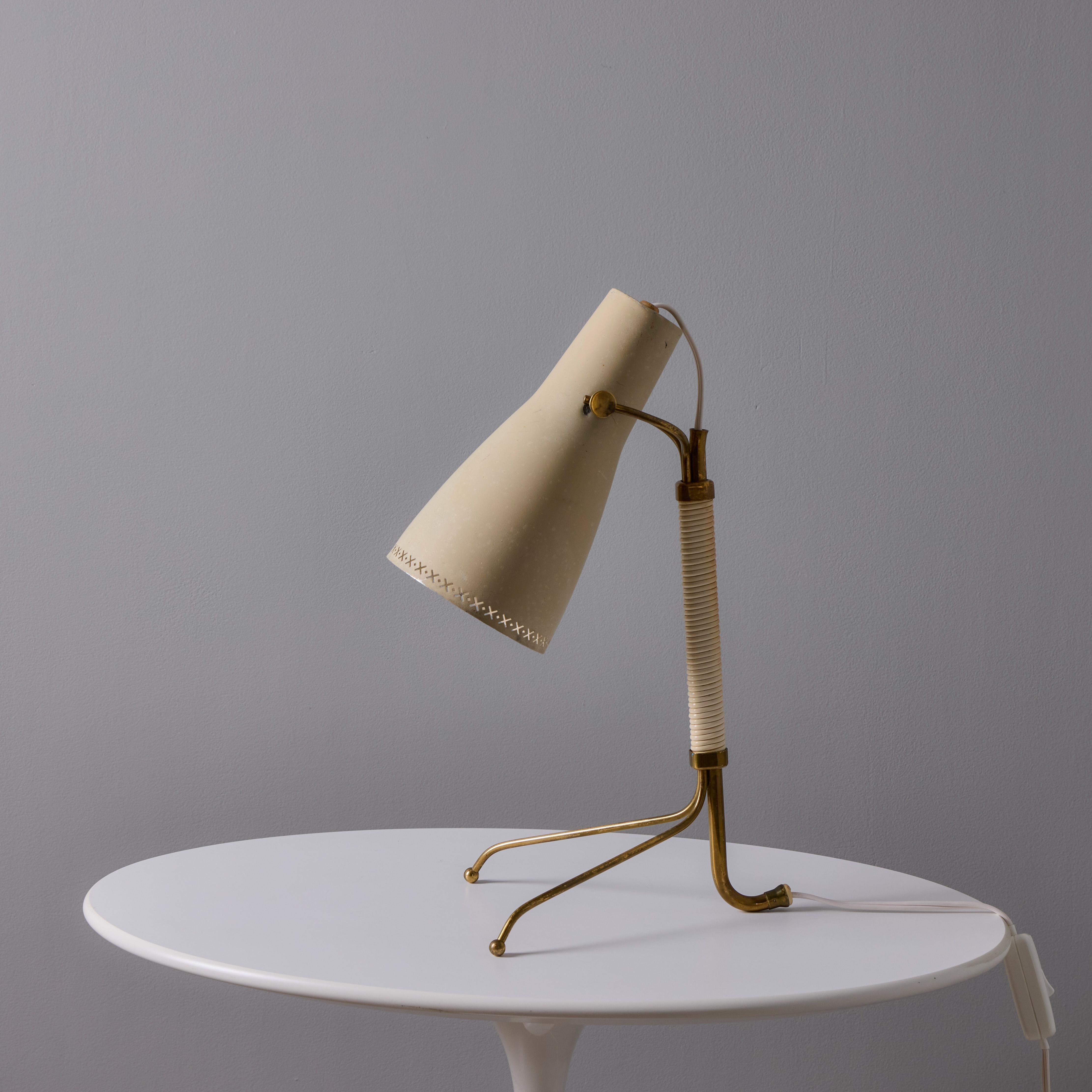 Années 1950 - Lampe de table en métal perforé et laiton Hans Bergström modèle E1271 pour ASEA en vente 3