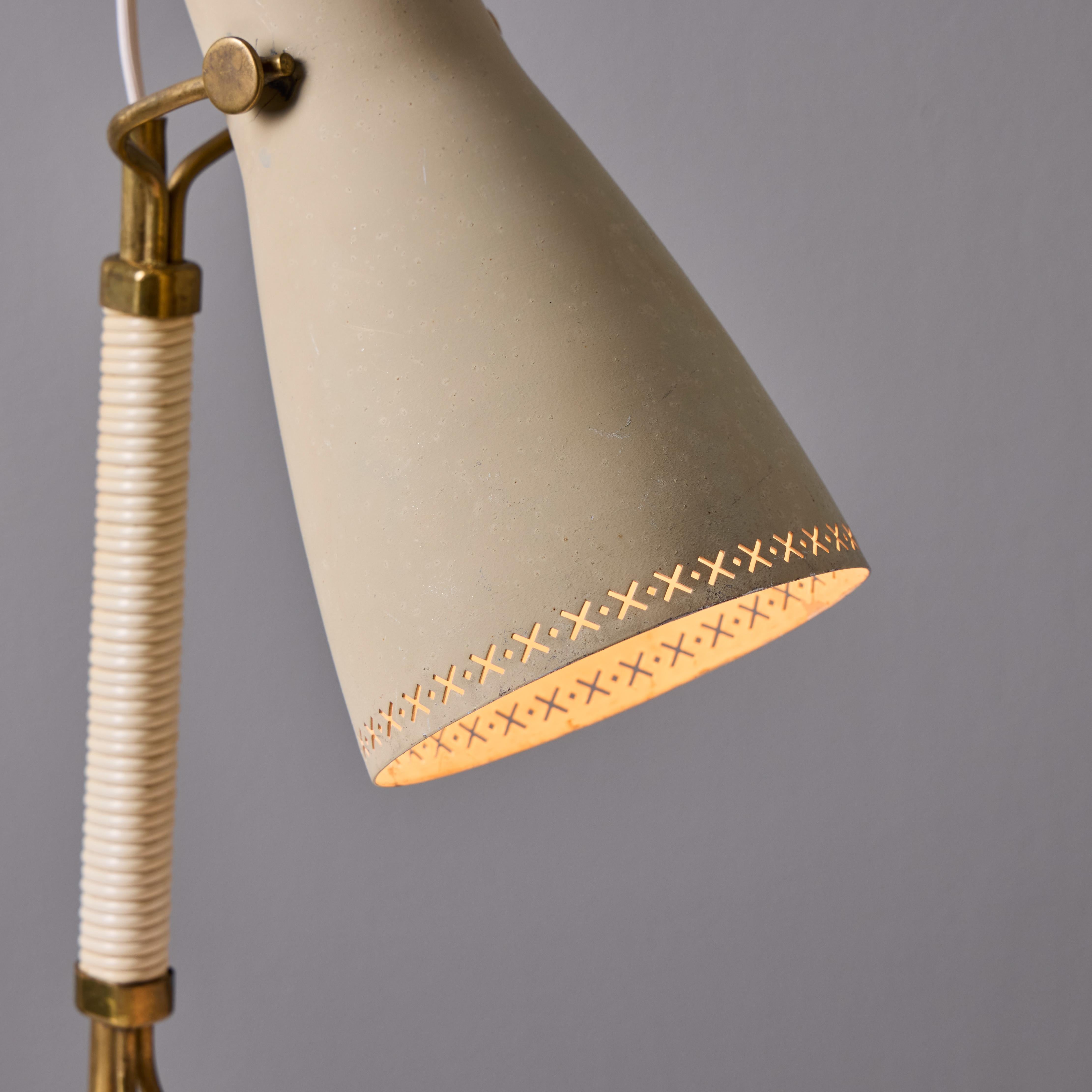 Années 1950 - Lampe de table en métal perforé et laiton Hans Bergström modèle E1271 pour ASEA en vente 6