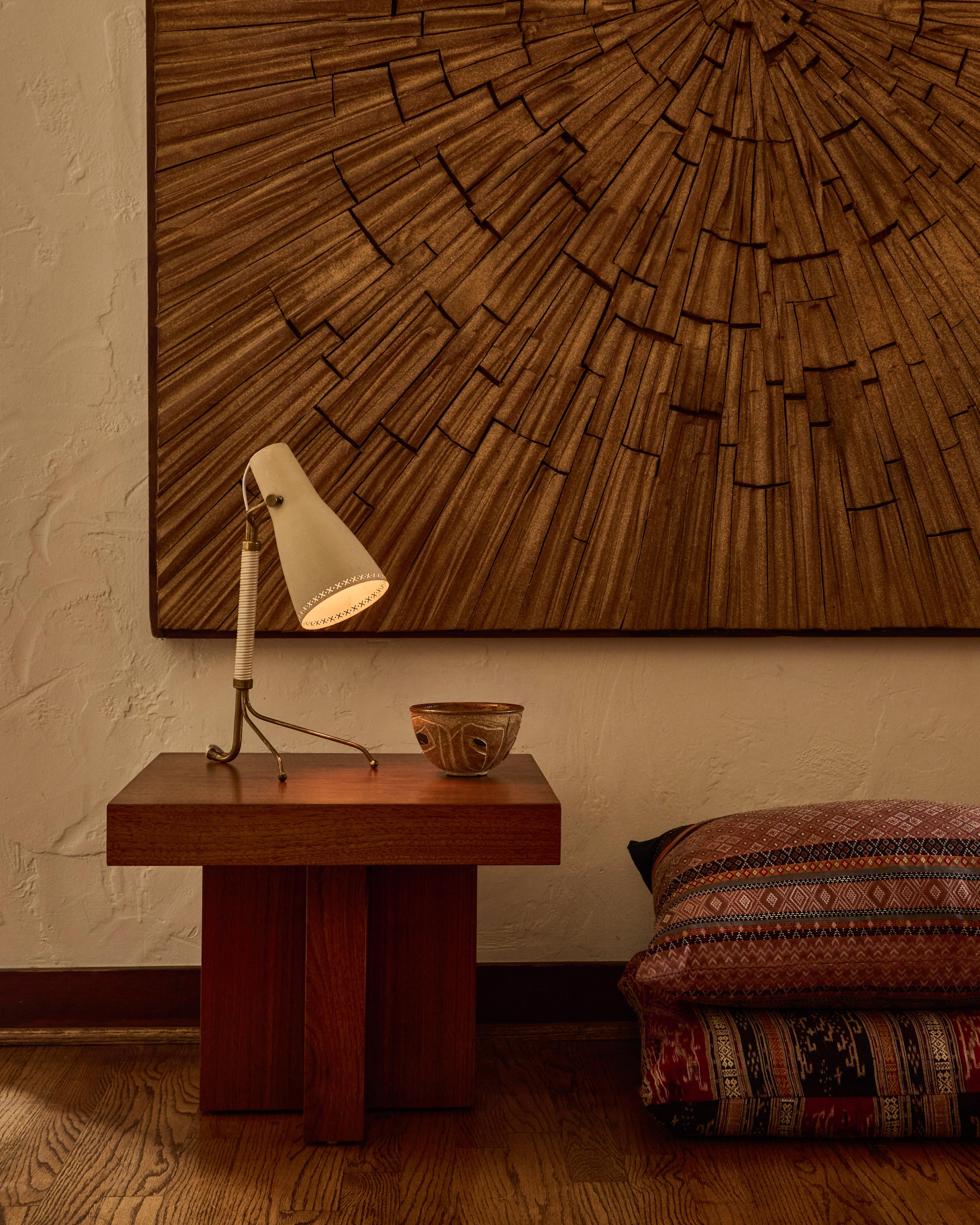 Scandinave moderne Années 1950 - Lampe de table en métal perforé et laiton Hans Bergström modèle E1271 pour ASEA en vente