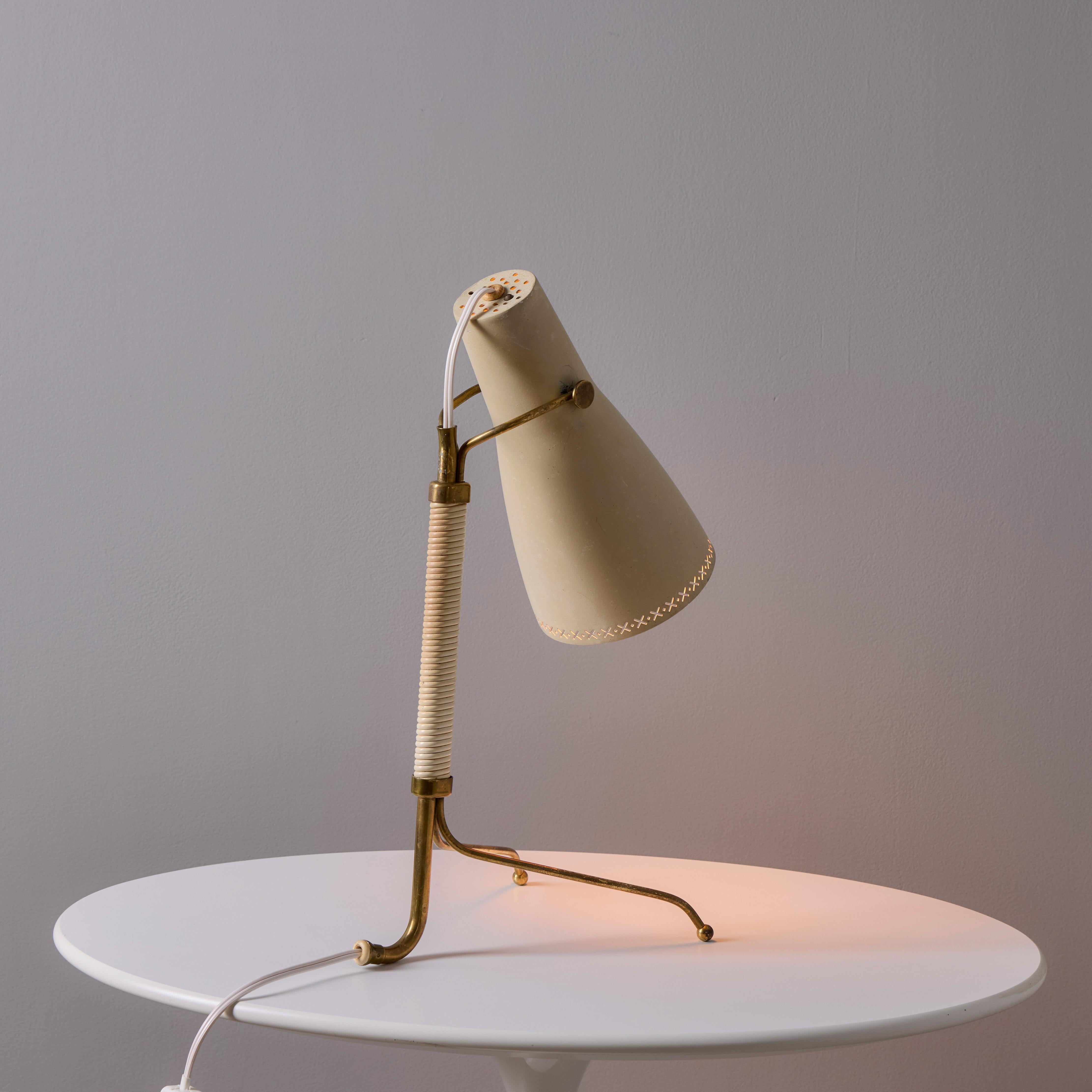 Métal Années 1950 - Lampe de table en métal perforé et laiton Hans Bergström modèle E1271 pour ASEA en vente