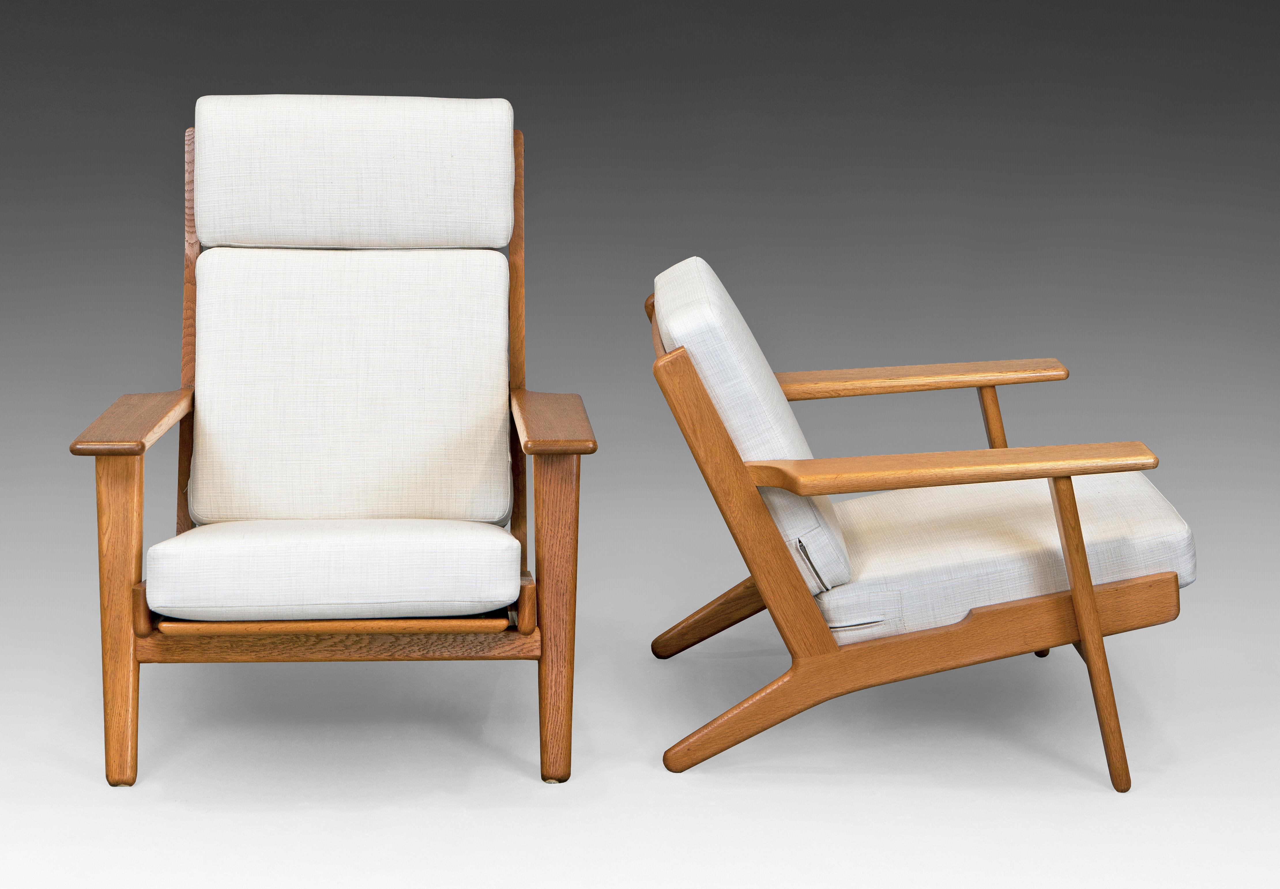 1950's Hans J. Wegner Armchair in Solid Oak In Excellent Condition For Sale In Madrid, ES