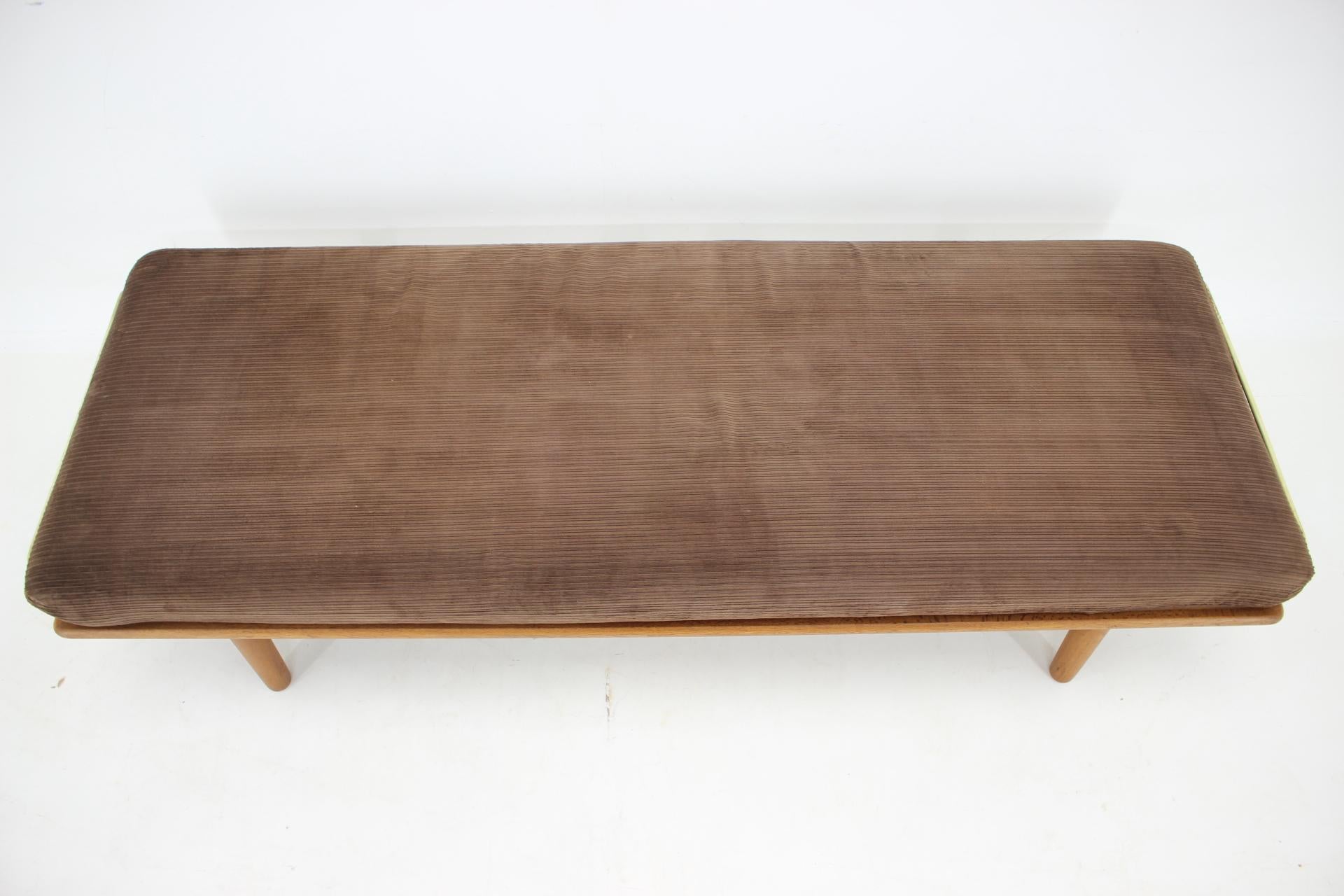 Mid-Century Modern 1950s Hans J Wegner Daybed Model Ge19 by GETAMA, Denmark For Sale