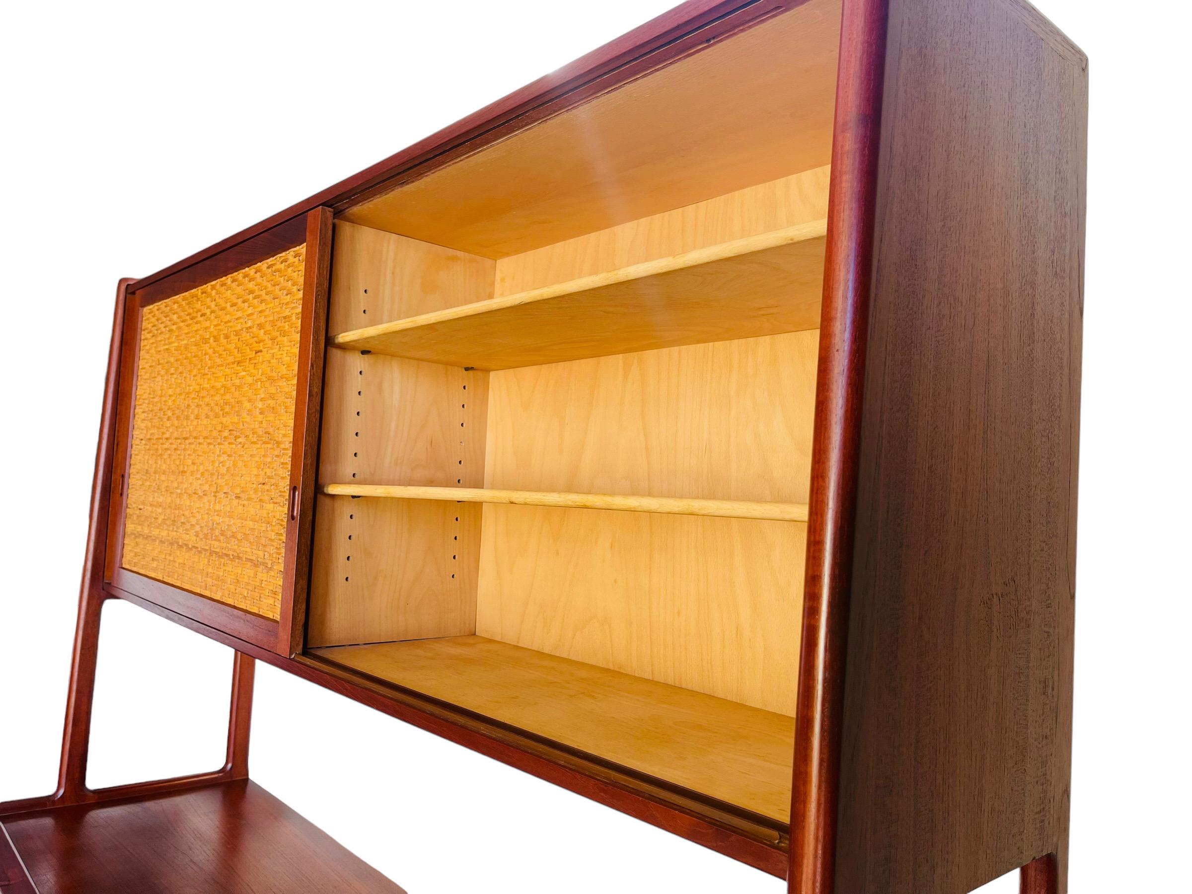 1950er Hans J. Wegner für RY Mobler Teakholz-Anrichte / Hutch im Angebot 4