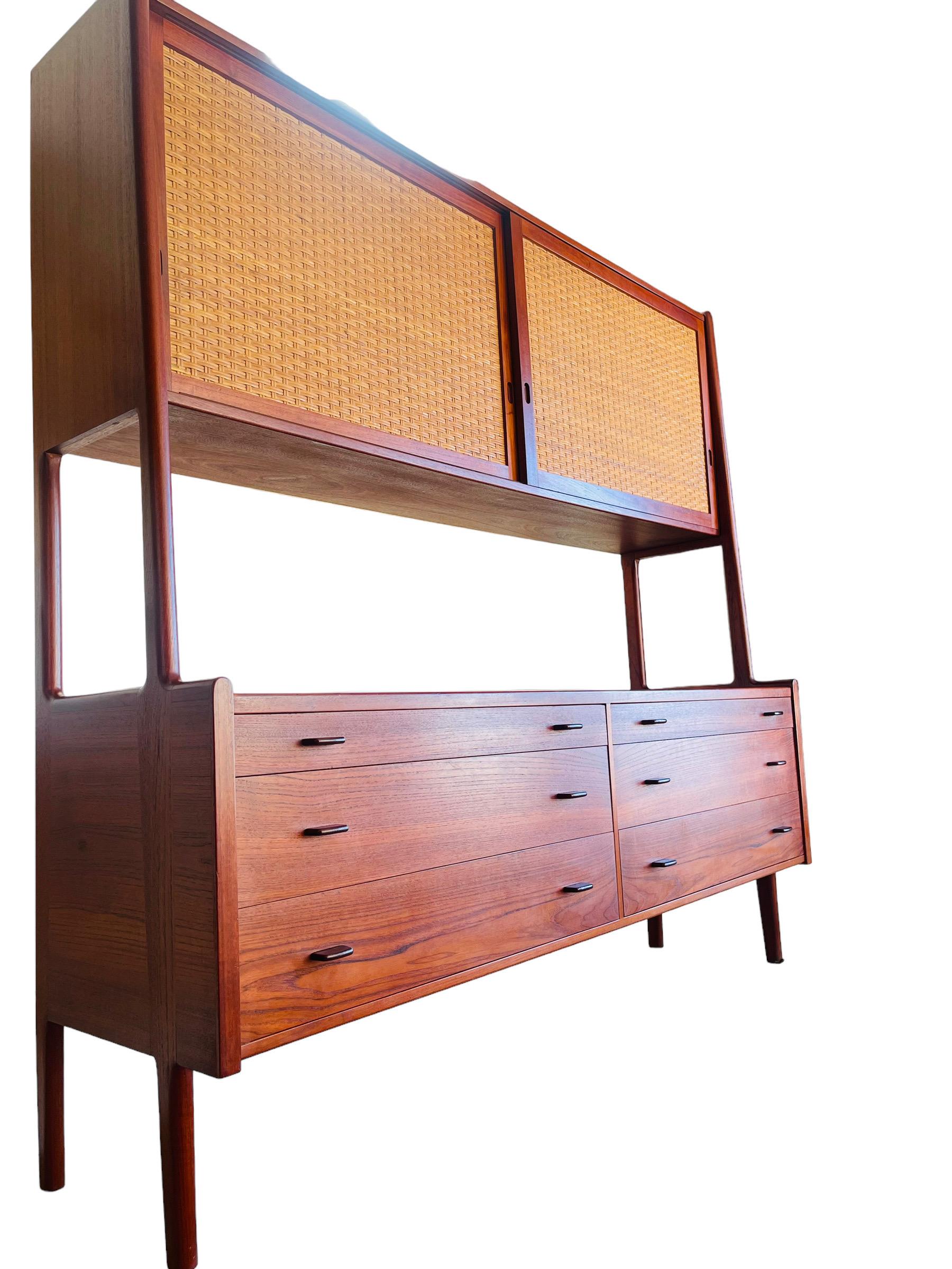 1950er Hans J. Wegner für RY Mobler Teakholz-Anrichte / Hutch im Angebot 11