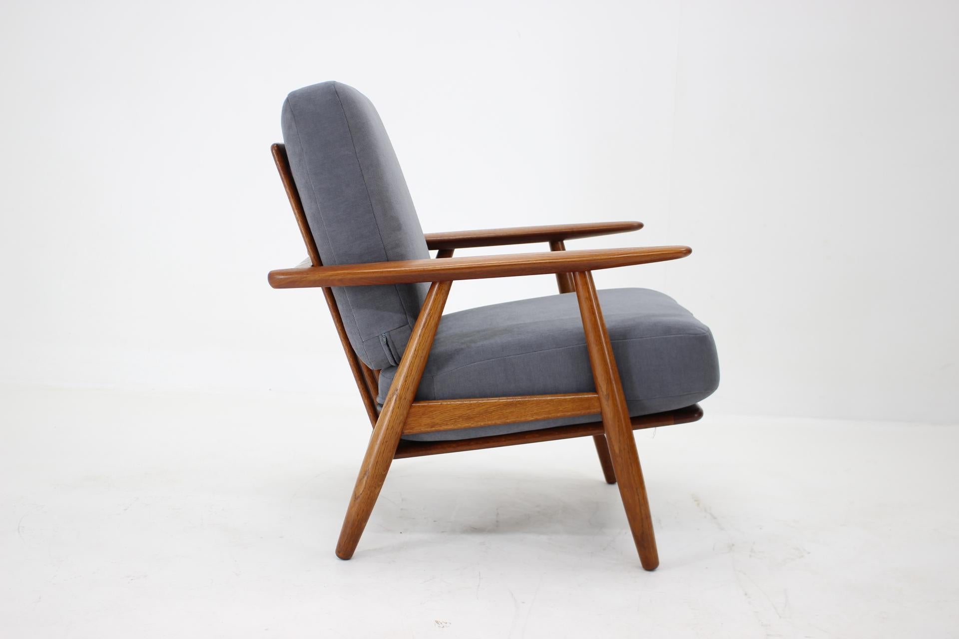 1950s Hans J. Wegner Ge-240 Oak 'Cigar' Chair, Denmark In Good Condition In Praha, CZ