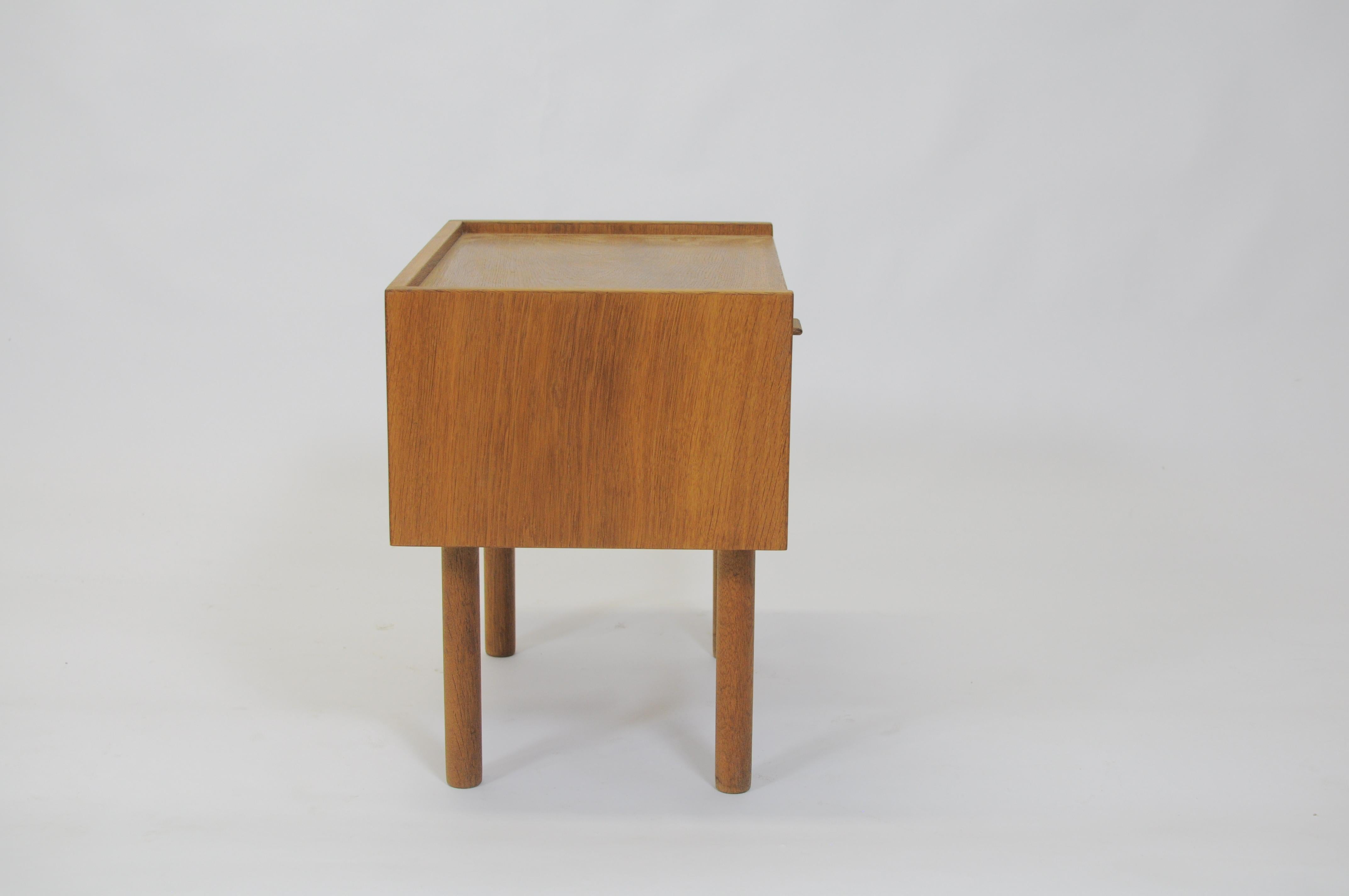 1950s Hans J. Wegner Set of Two Oak Bedside Tables In Good Condition In Knebel, DK