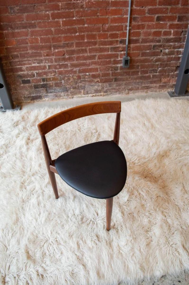 1950s Hans Olsen for Frem Røjle Teak Dining Chair In Excellent Condition For Sale In Victoria, BC