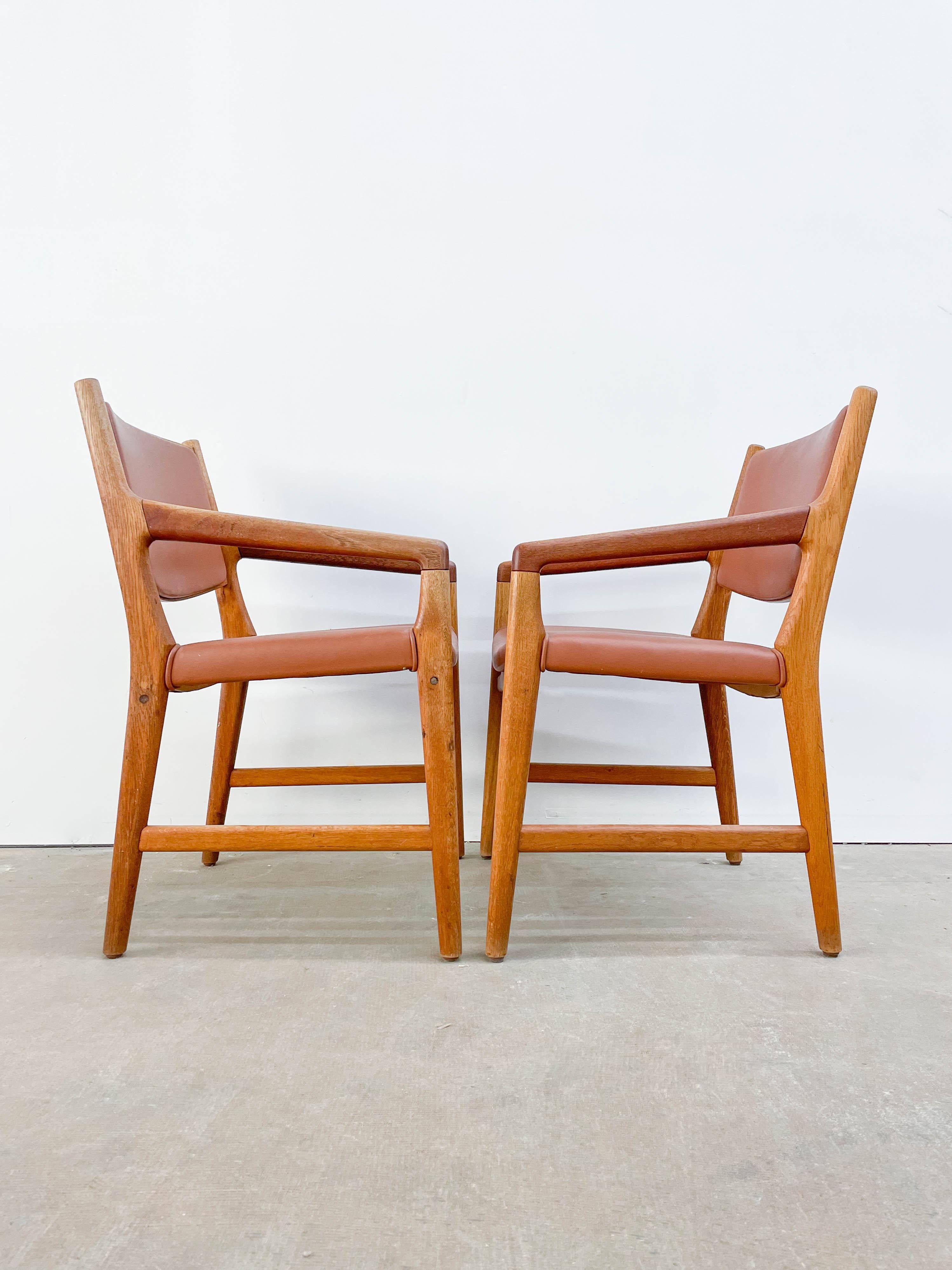 1950s Hans Wegner Custom Chairs for Magasin Du Nord, a Pair In Good Condition In Kalamazoo, MI