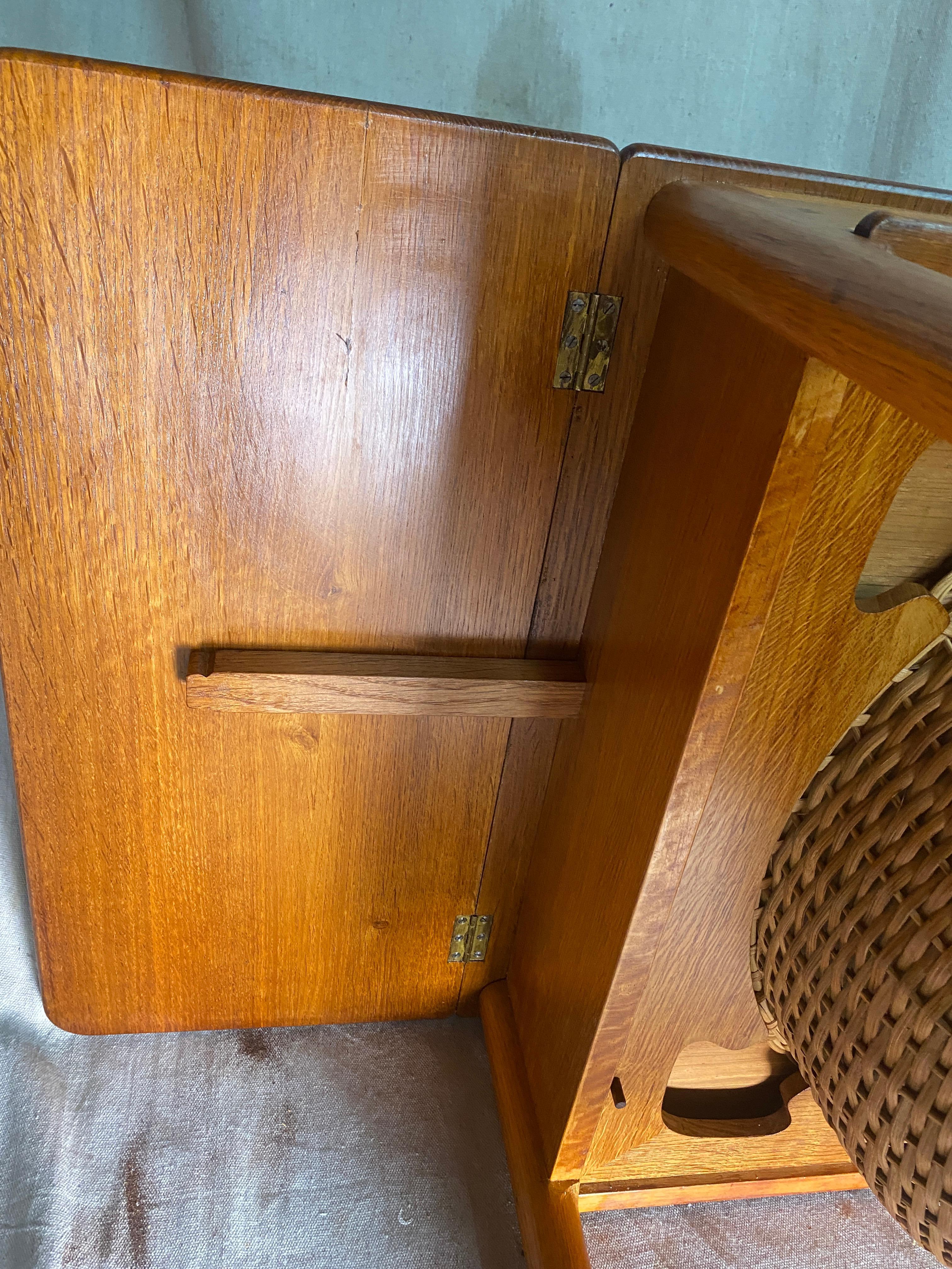 1950s Hans Wegner Danish Modern at-33 Table à coudre en teck et chêne en vente 1