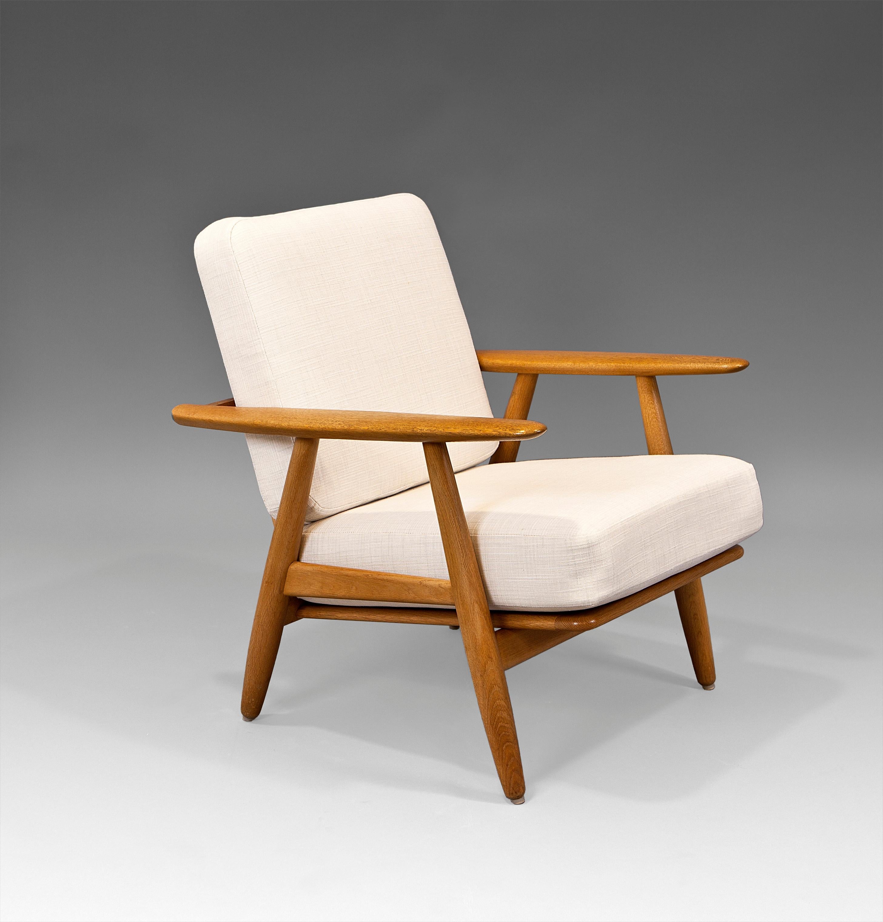 Armchair GE240 or “Cigar” by Hans J. Wegner for Getama in solid oak. Denmark 50´s. Fully restored and new upholstery with the original cushions.