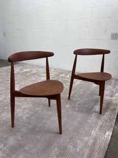 Sillas de comedor Hans Wegner Heart de los años 50 ILLUMS BOLIGHUS y Fritz Hansen