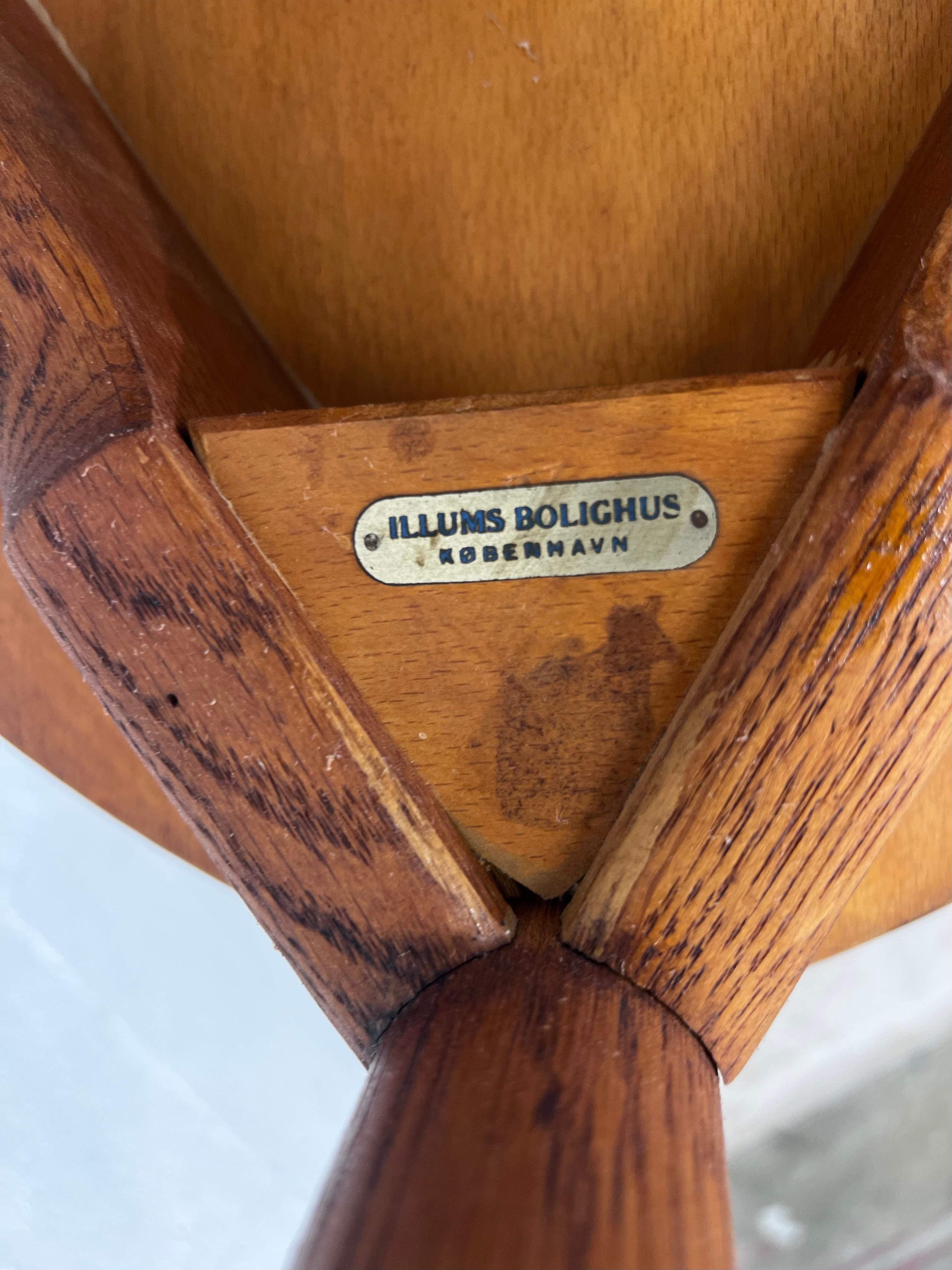 Mid-Century Modern 1950s Hans Wegner Heart Dining chairs ILLUMS BOLIGHUS and Fritz Hansen