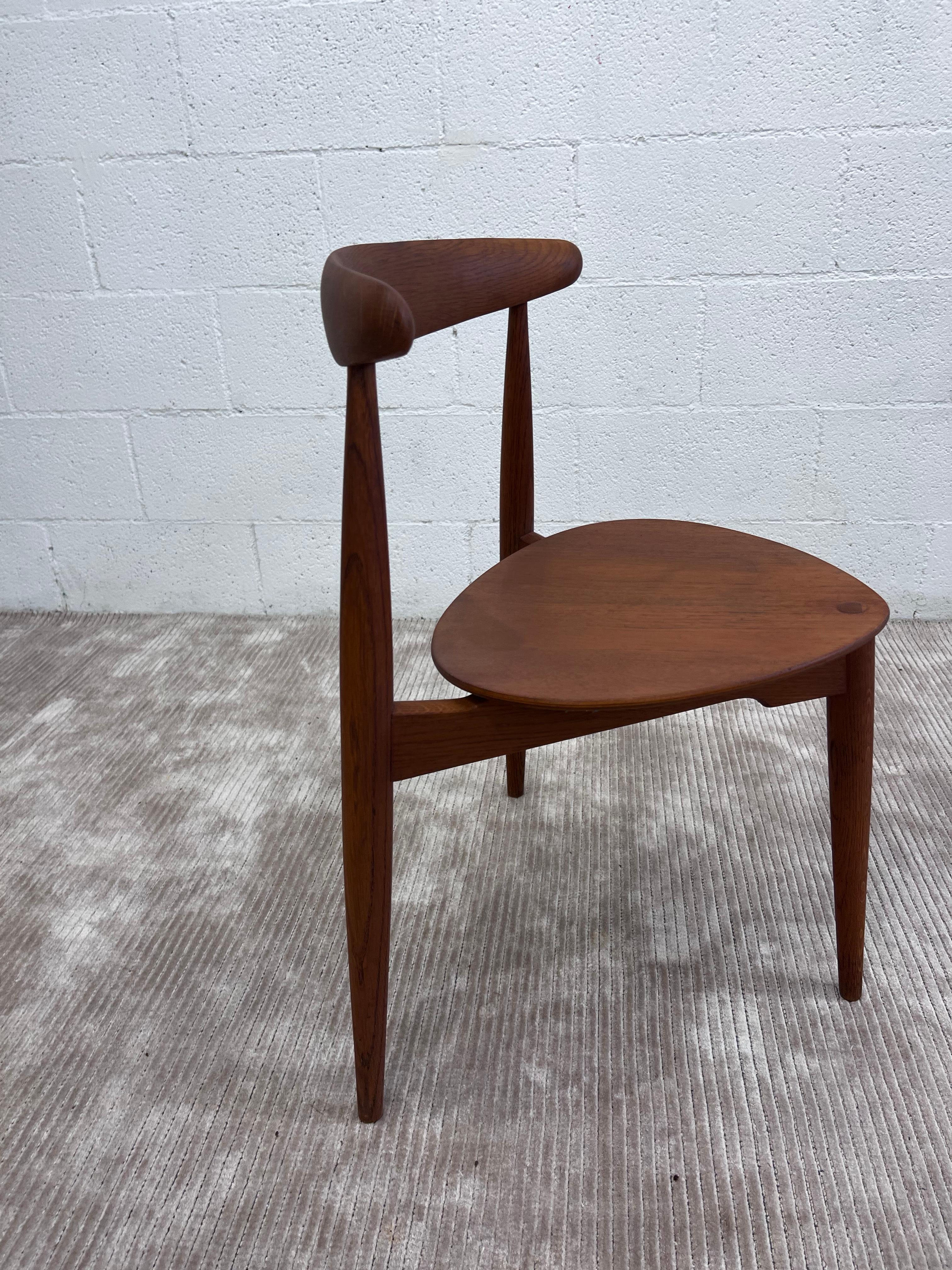Oak 1950s Hans Wegner Heart Dining chairs ILLUMS BOLIGHUS and Fritz Hansen