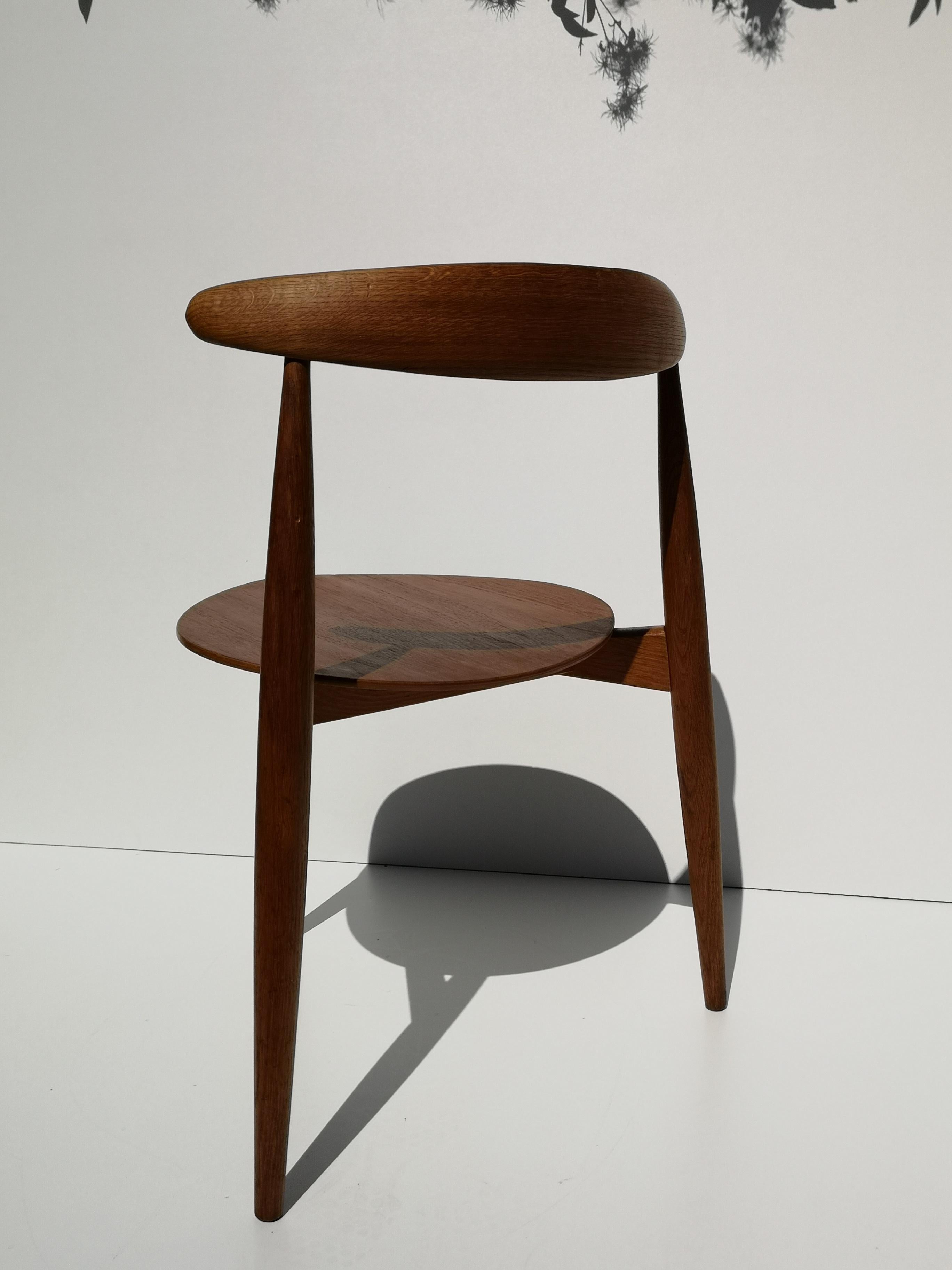 1950s Hans Wegner Heart Dining Chairs in Teak and Oak for Fritz Hansen 1