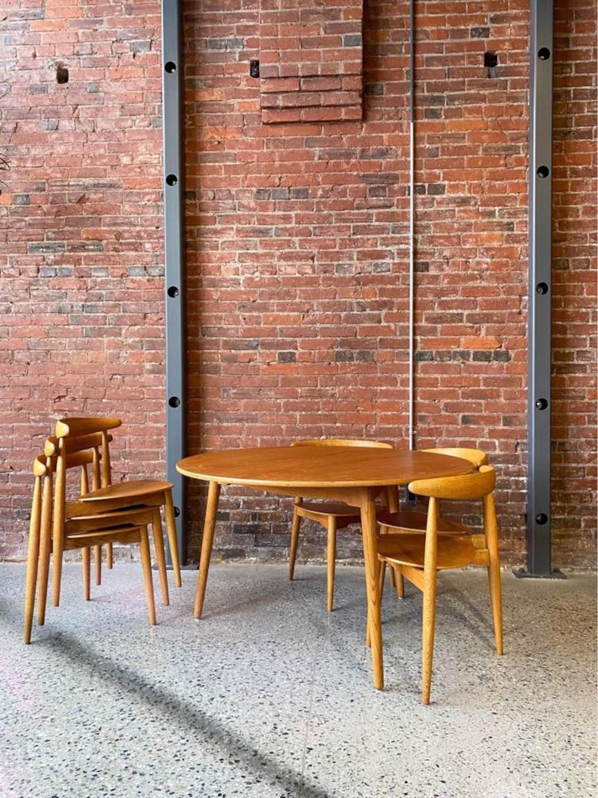 1950s Hans Wegner “Heart” Teak and Oak Dining Table and Chairs for Fritz Hansen In Excellent Condition In Victoria, BC