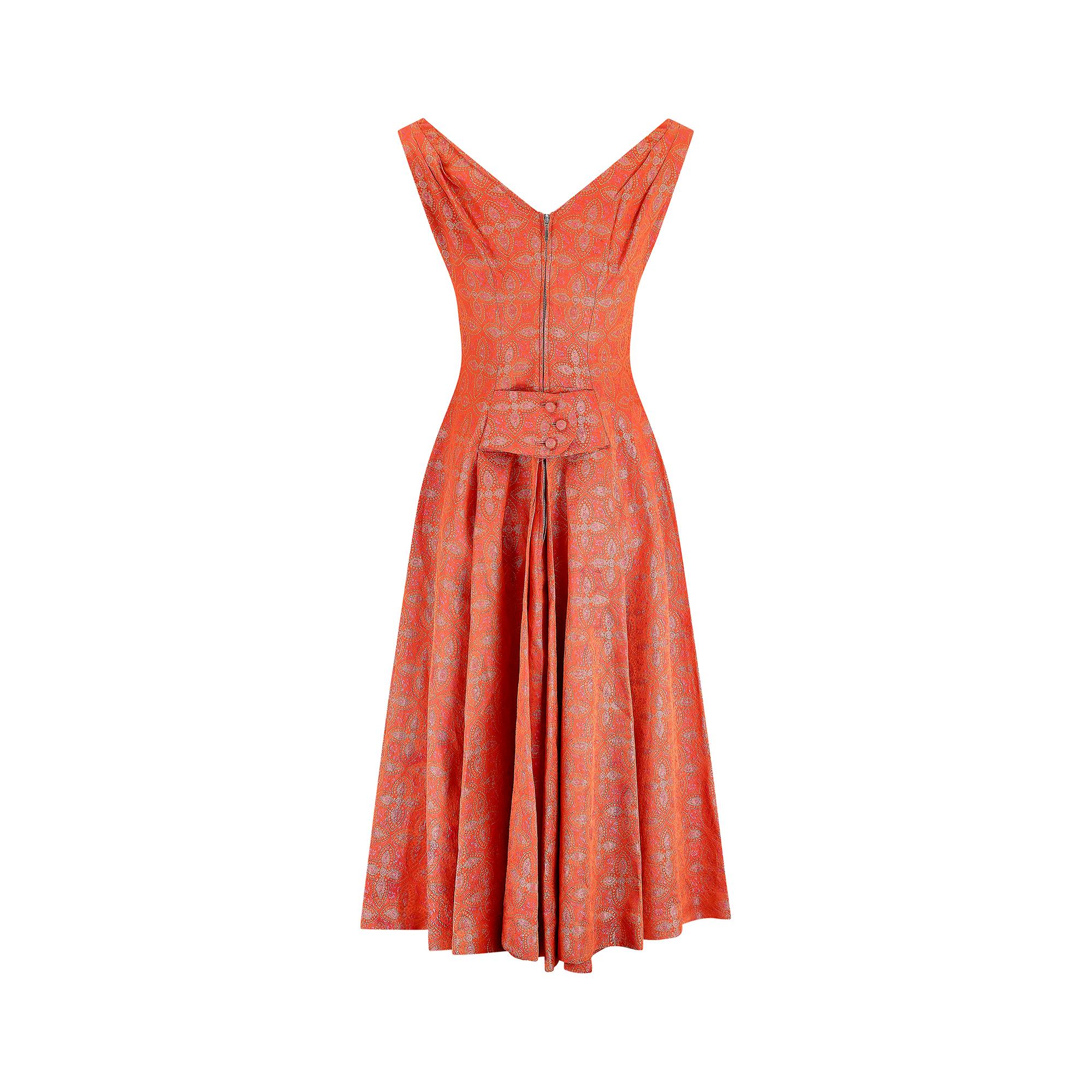 Années 1950 Hardy Amies Robe en brocart à motif marguerite orange Pour femmes en vente