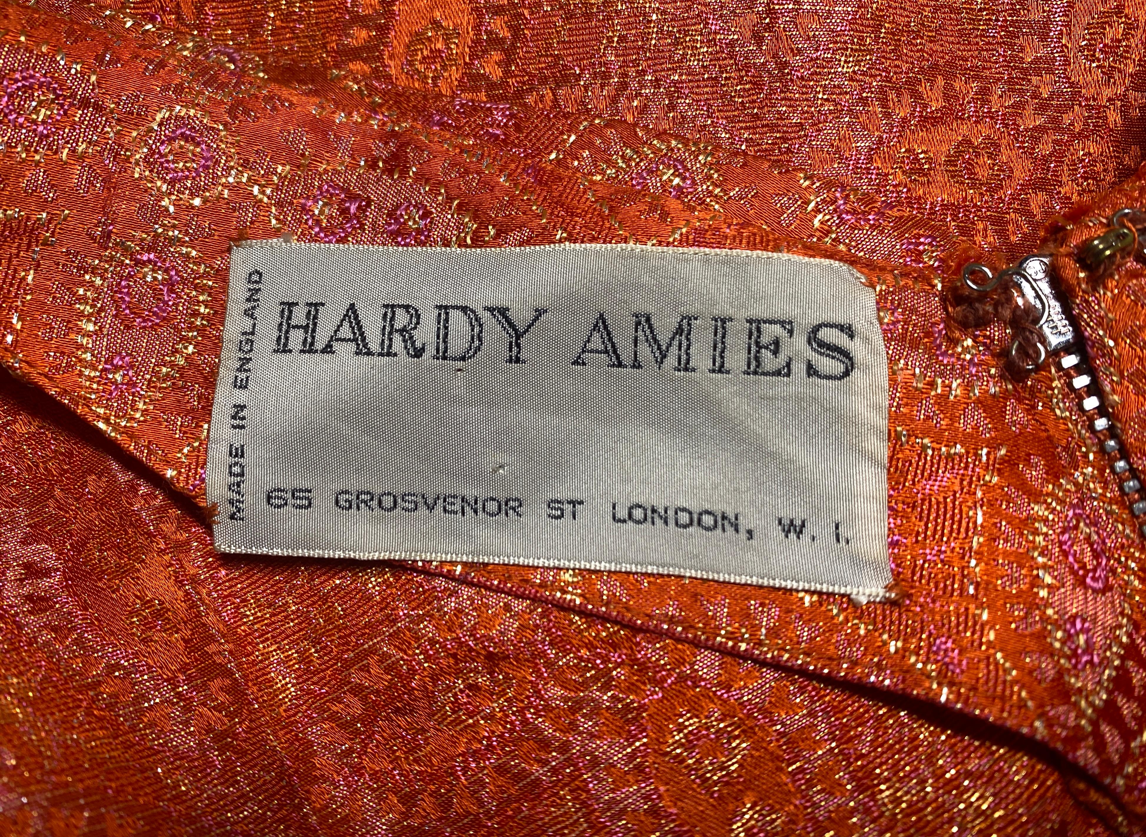 Années 1950 Hardy Amies Robe en brocart à motif marguerite orange en vente 2